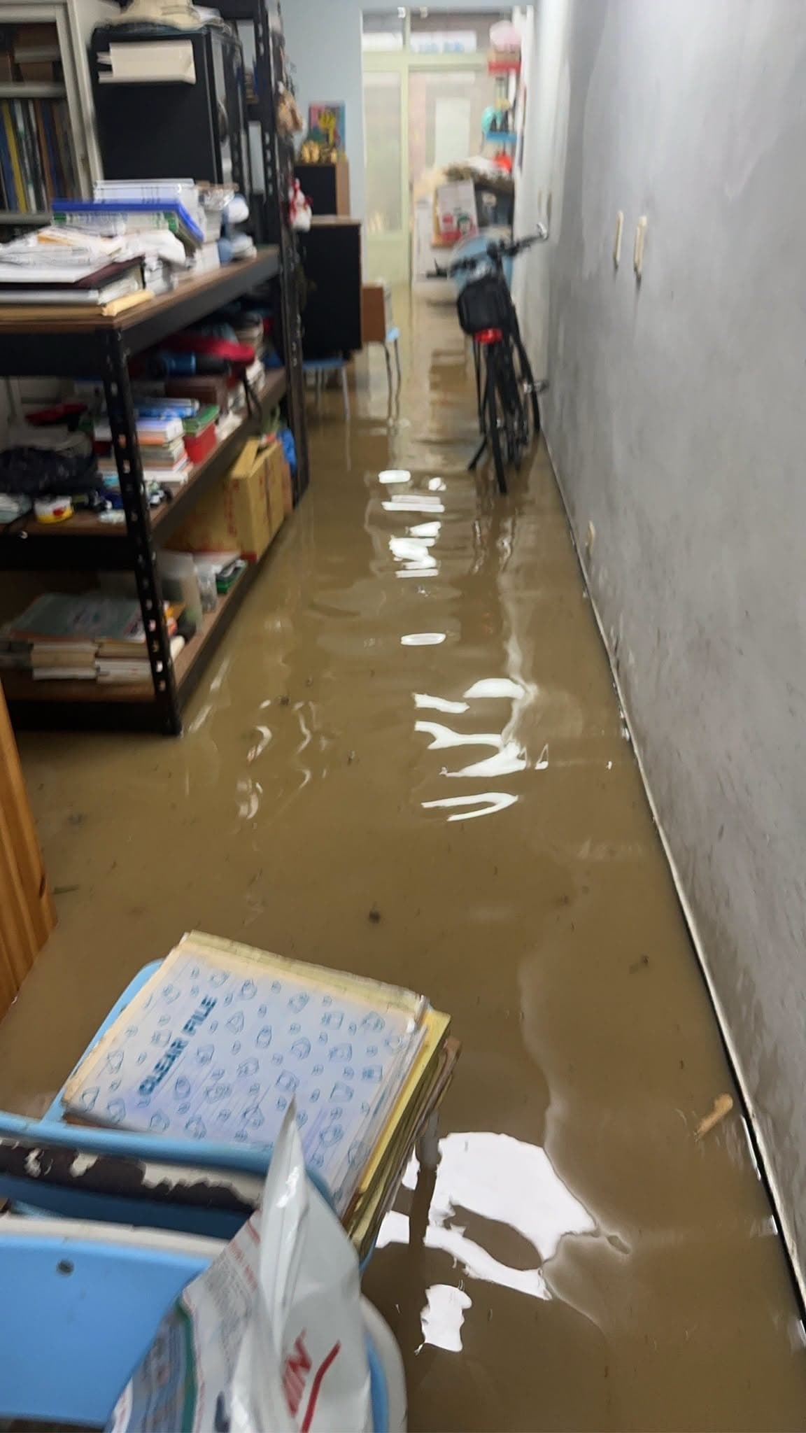 積淹水漫入民宅。(翻攝自臉書@何孟樺)