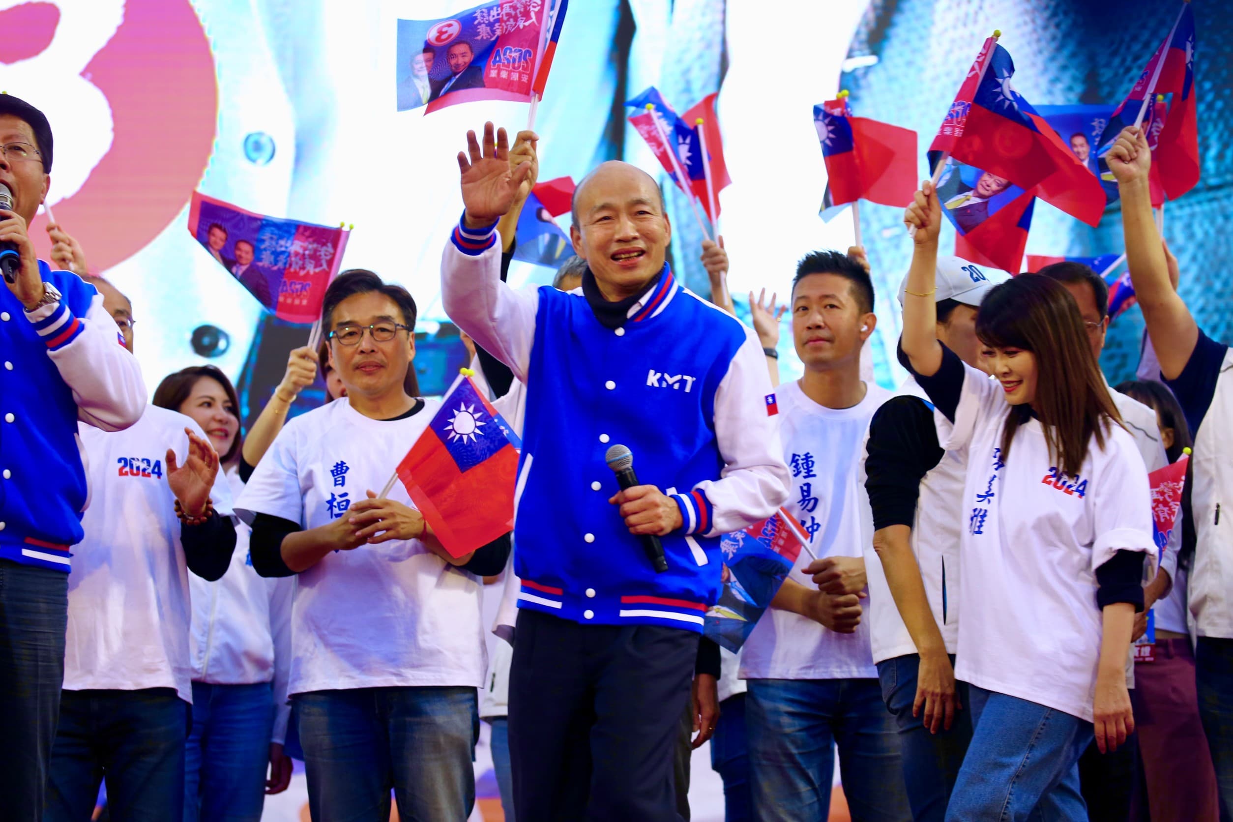 位在國民黨不分區立委第一的韓國瑜近期努力替侯康配助選。