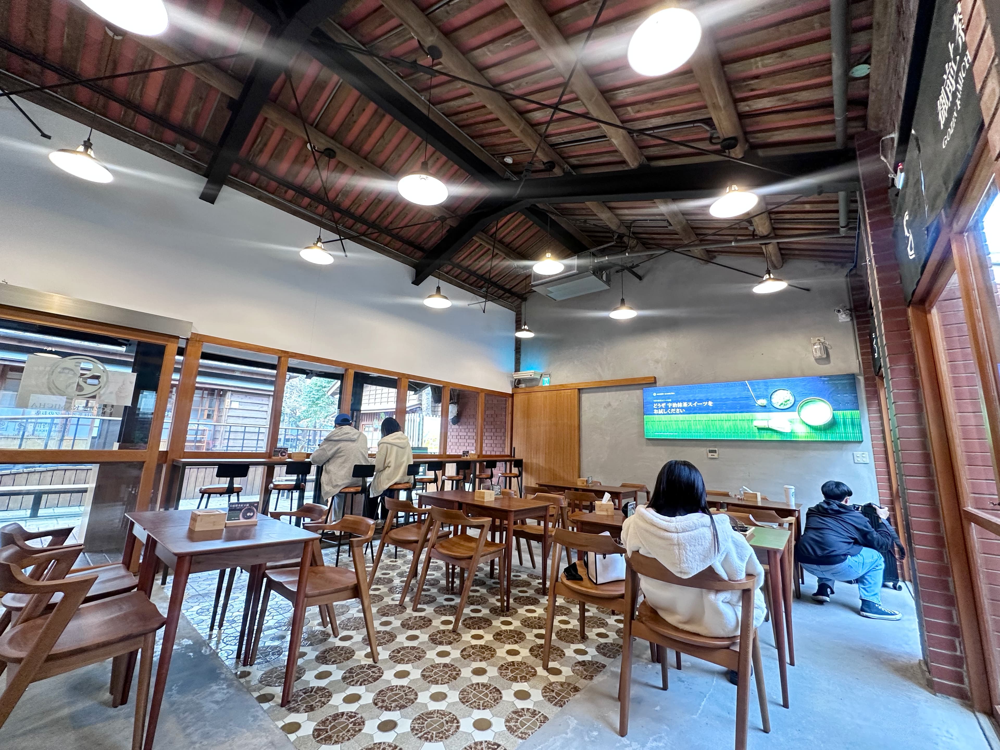 店內共有38席座位,寬敞舒適,很適合午後發呆。