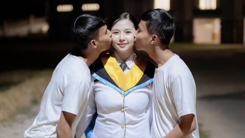 泰國一名女子大方公開自己同時交往雙胞胎兄弟。(翻攝自X)