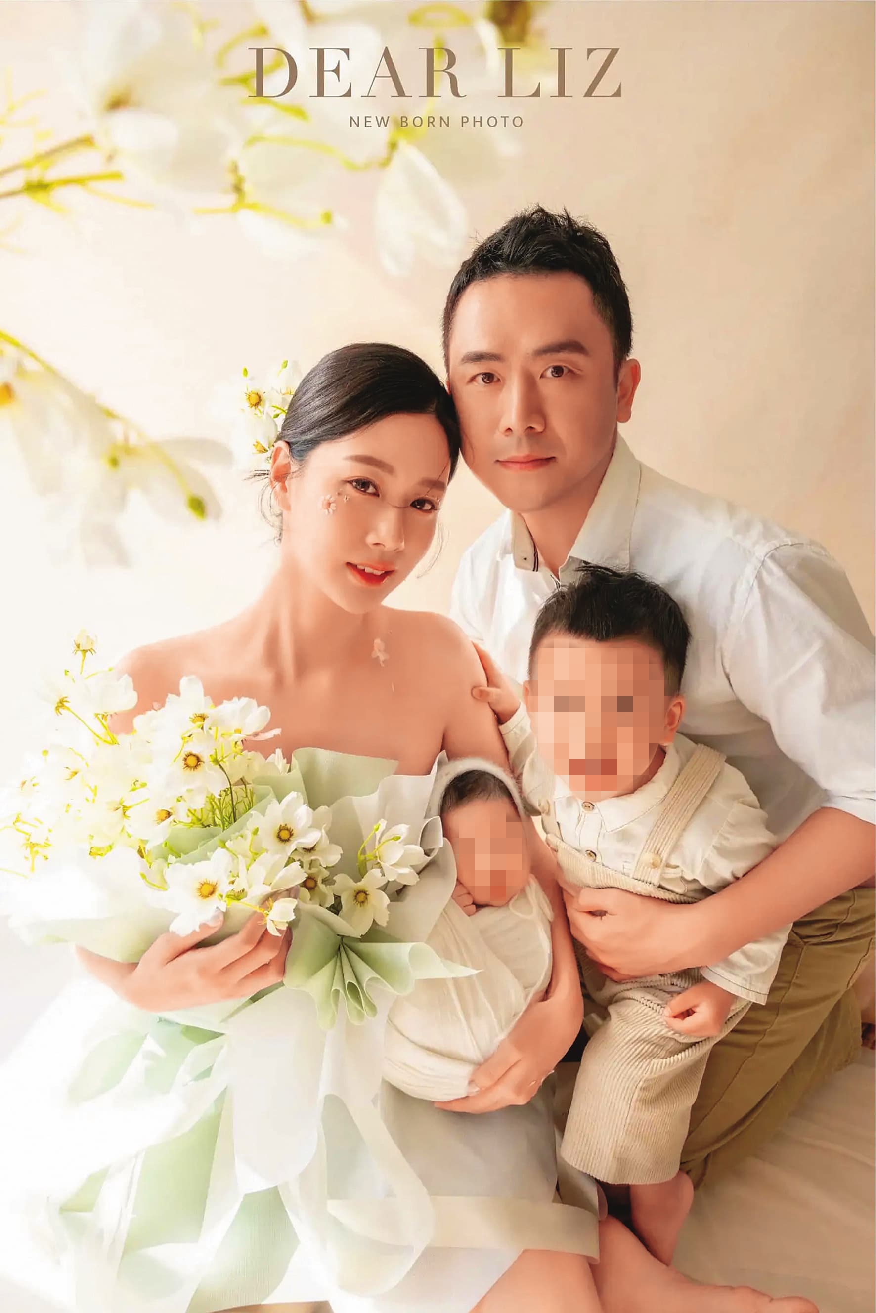 Amy(左)和「帝寶男」(右)育有2子,一家4口曾是個幸福的家庭。(翻攝自dearliz官網)
