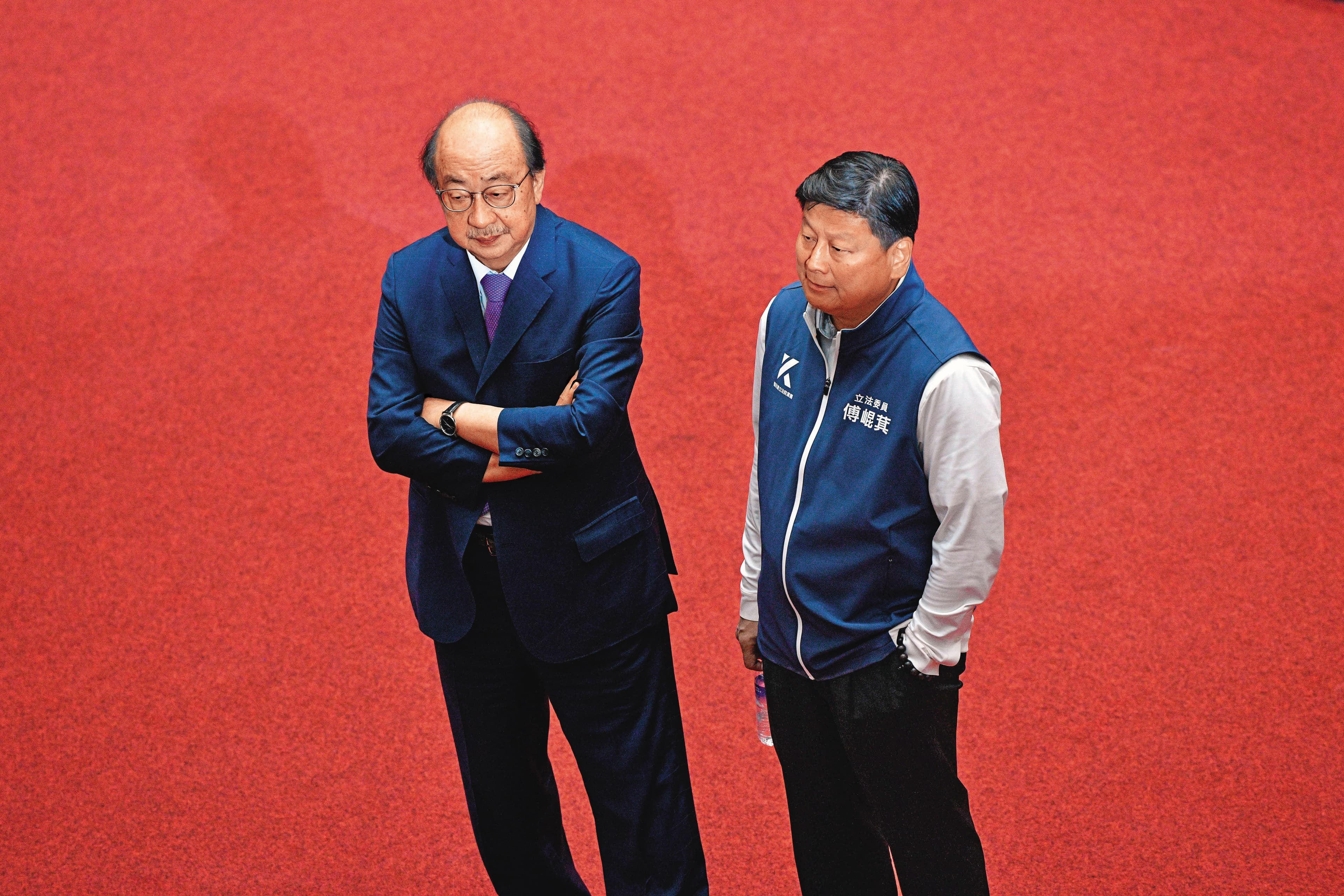民進黨團總召柯建銘(左)和國民黨團總召傅崐萁(右)是本會期關鍵人物。