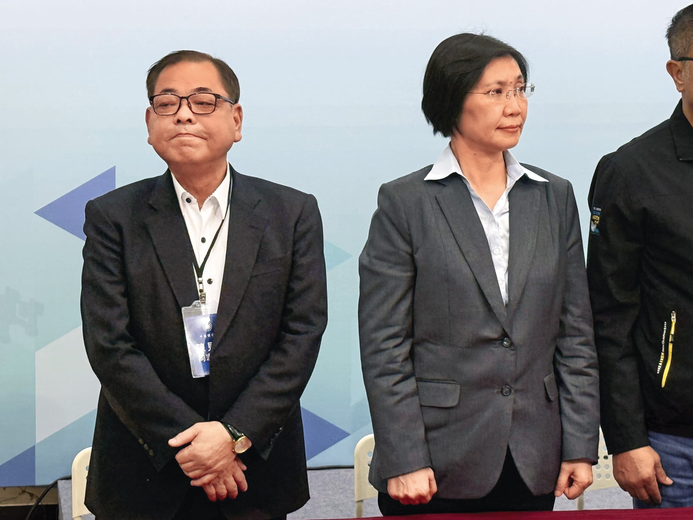 徐欣瑩(右)、陳見賢(左)在新竹縣長初選過程相互提告,選後徐想拜會陳但未果。(讀者提供)