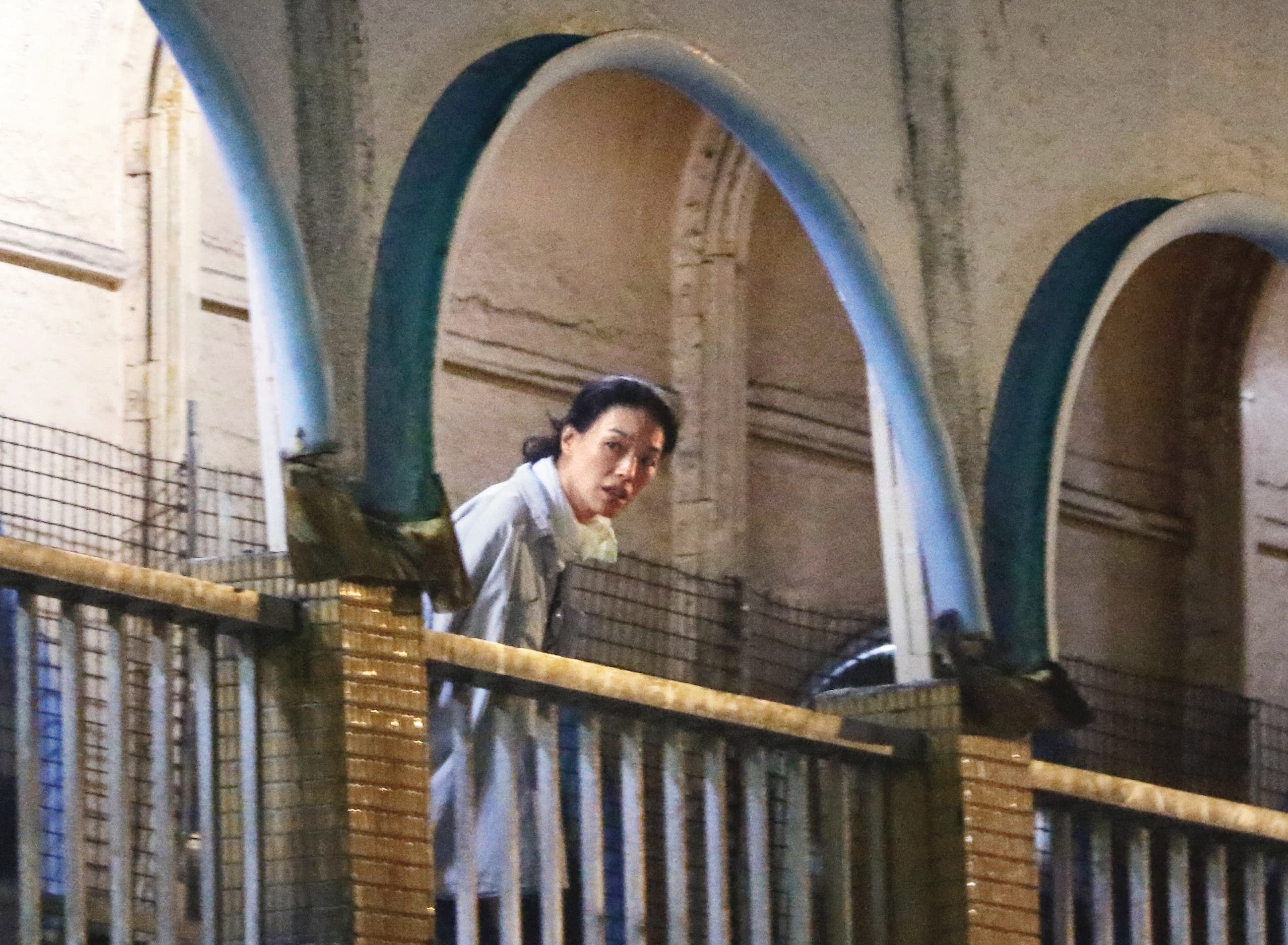 8月6日19:12,舒淇執導新片《女孩》終於曝光,她現身基隆中山陸橋,進行拍攝工作。