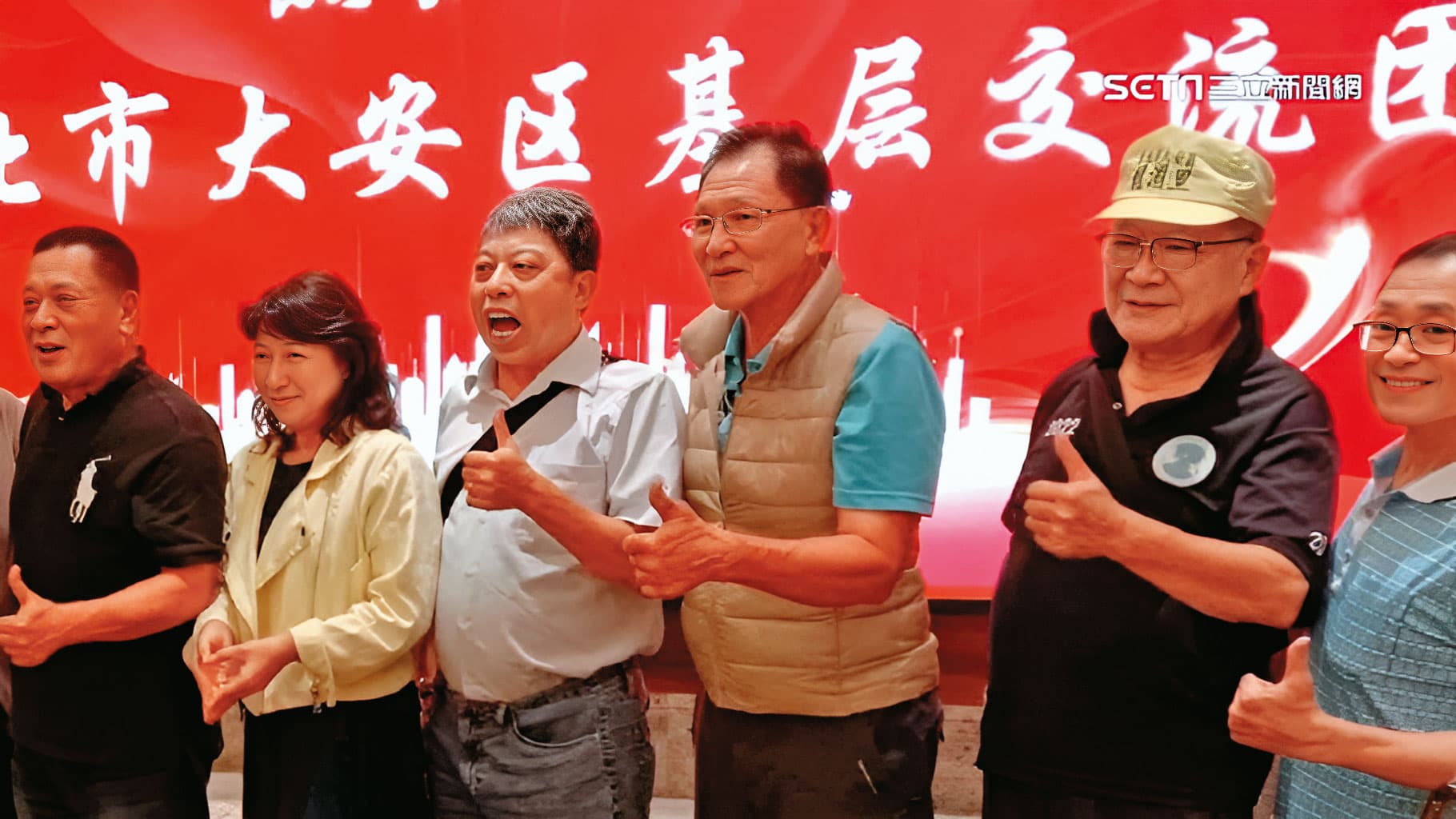 台北團。中共介選手法翻新,由各地台辦組織以點對點方式招待全台村里長赴中進行統戰,如上海對應台北市,邀約大安區里長旅遊。(翻攝三立新聞)