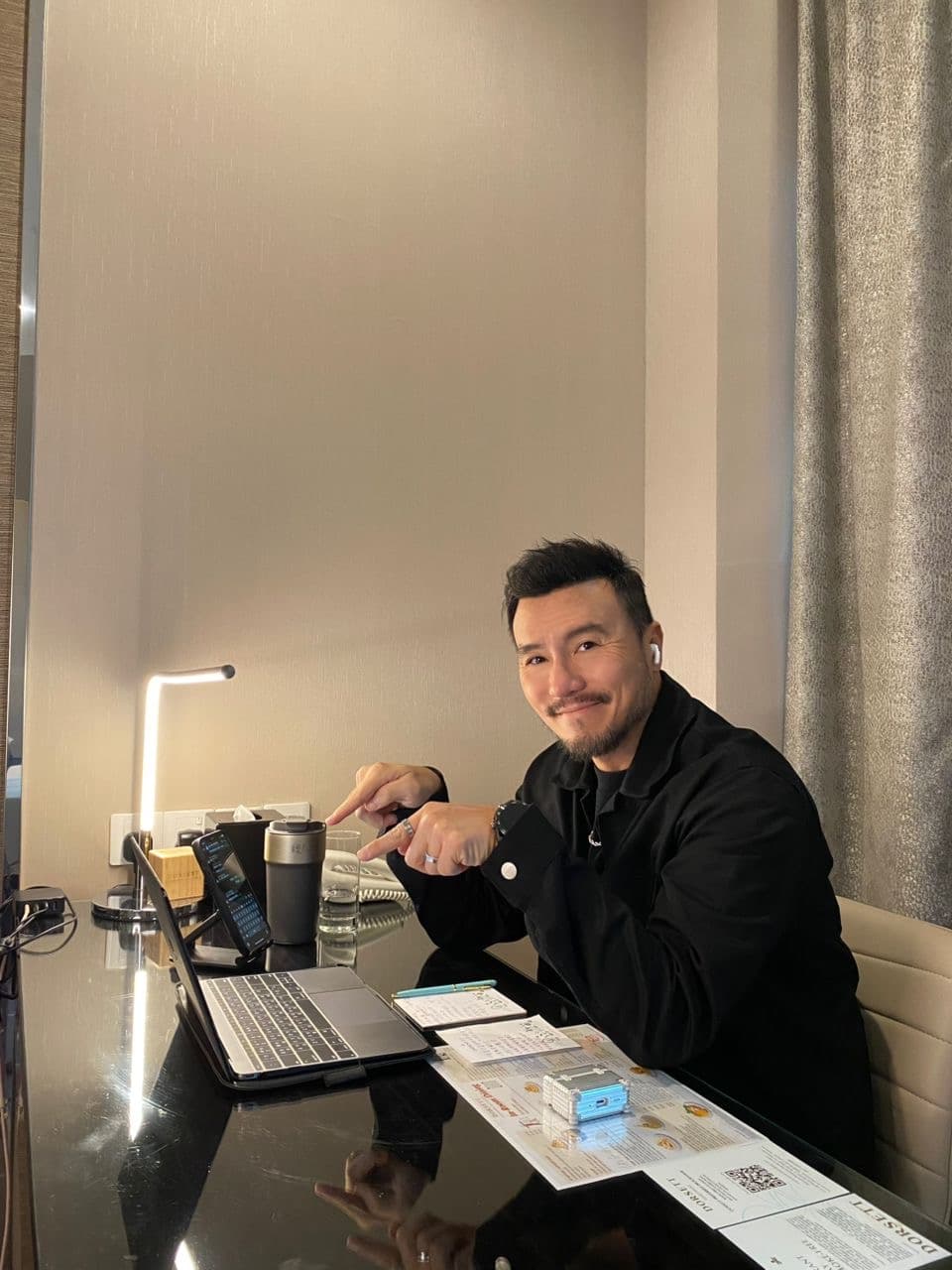 李銘忠笑稱擔任評審是考驗自己過動症的機會。(76號原子提供)