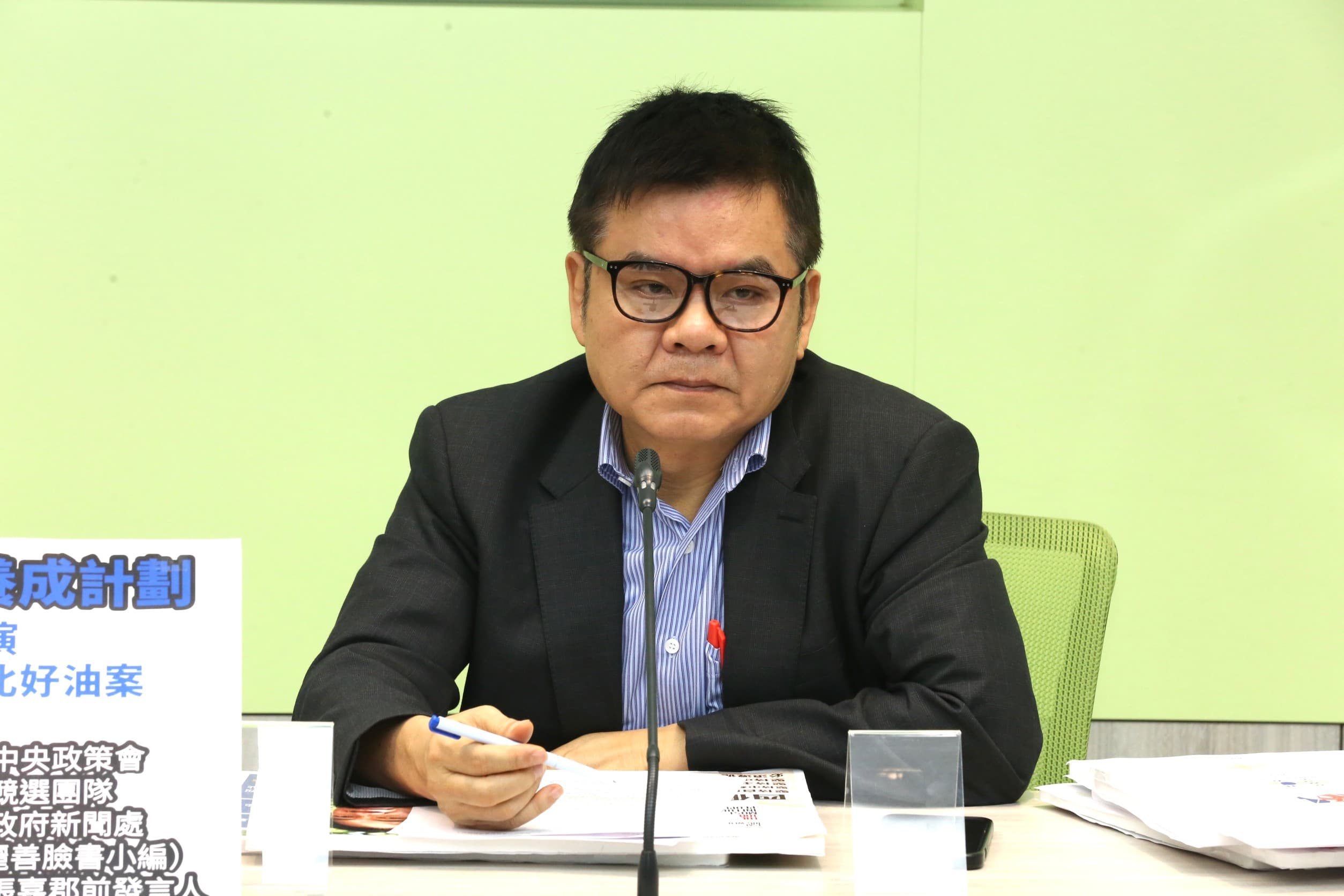 莊瑞雄狠譏國民黨對中國打壓都不出聲,「你哪有這麼喜歡中華民國」。