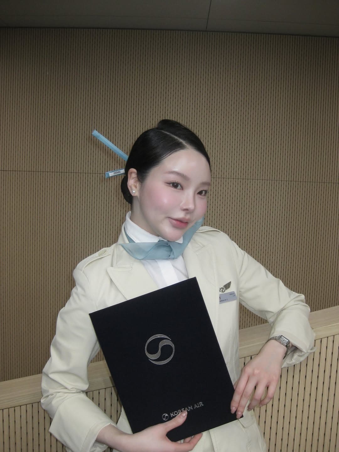 Jam在IG分享身著制服的紀念照,感嘆這份工作「曾是夢想,後來是教訓」。(翻攝自jammamyy IG)
