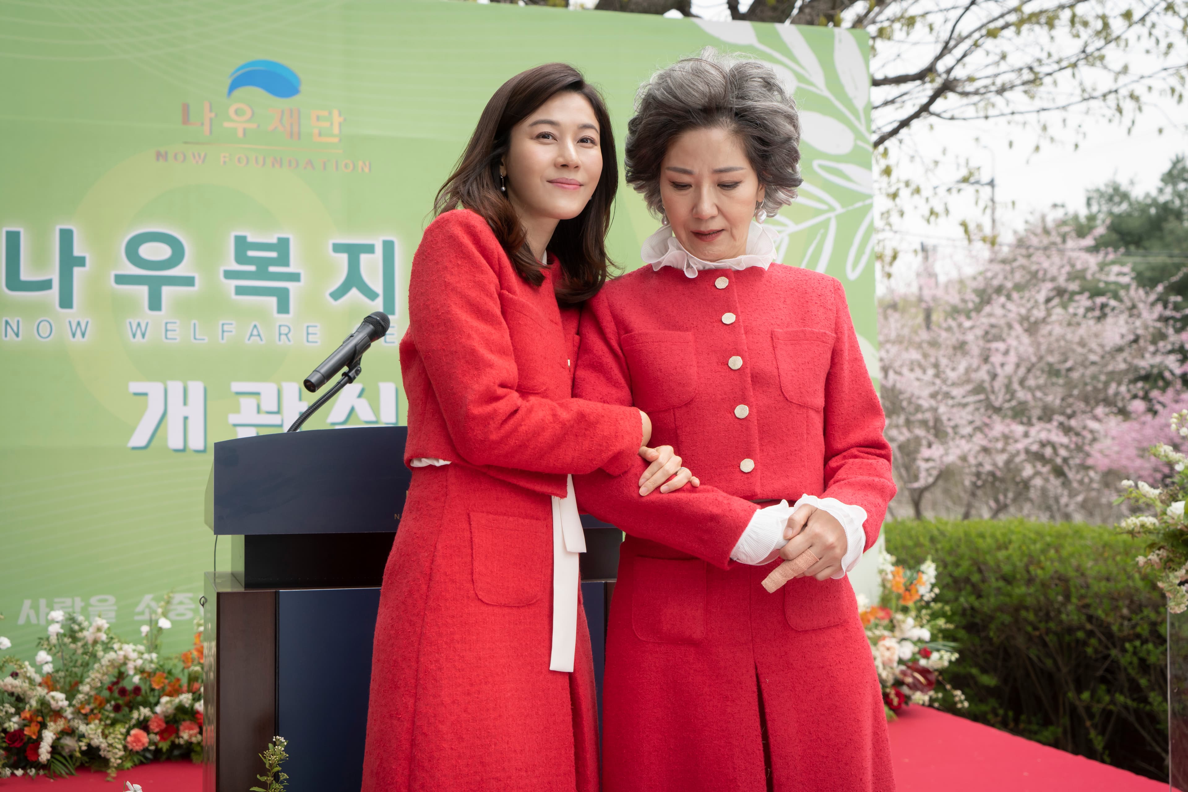 金荷娜被婆婆會長朴米蘭頤指氣使也忍下來。(Disney+提供)