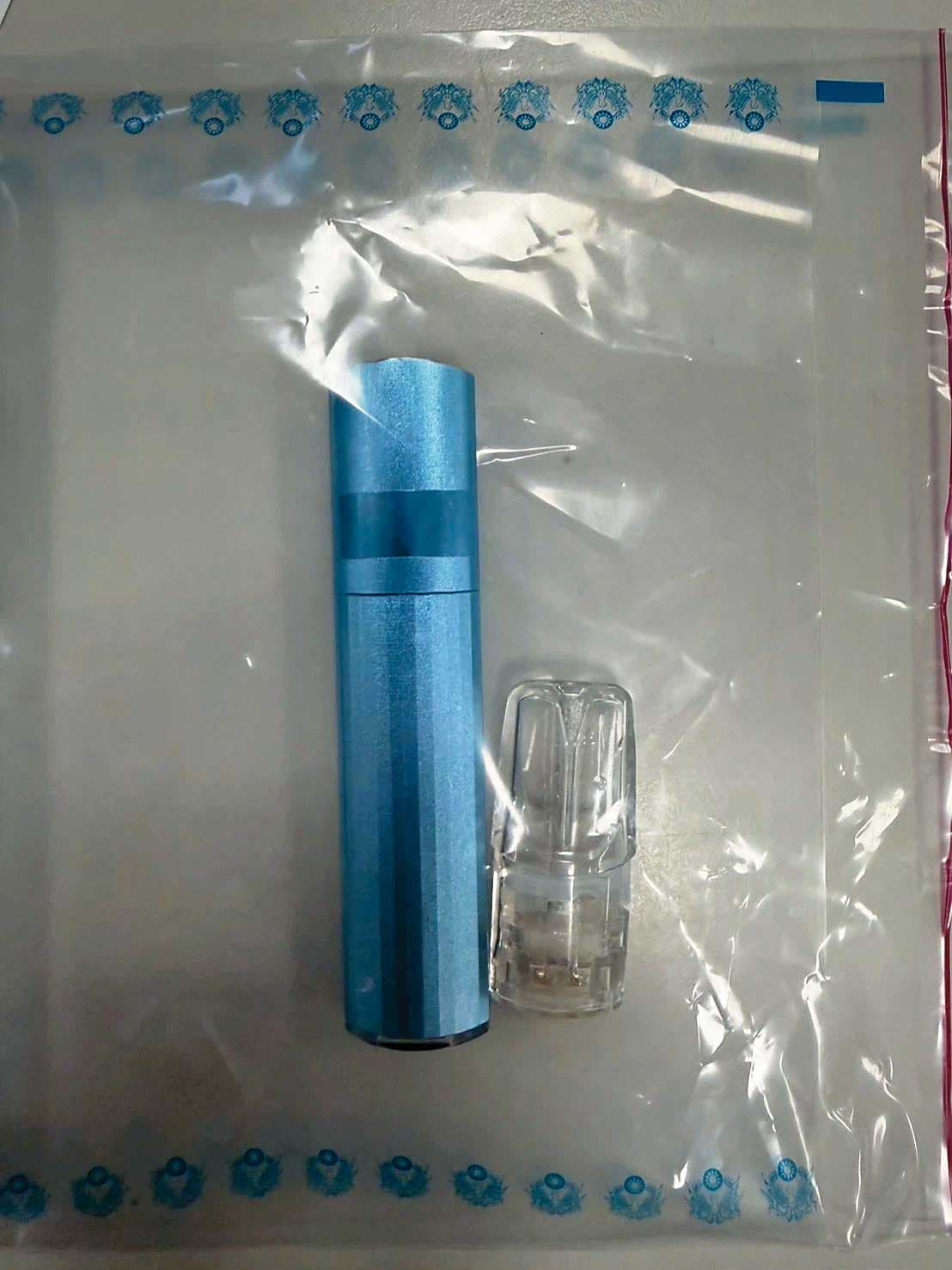 將依托咪酯加入菸油、透過電子菸吸食的形式,最早從中國及香港開始流行,當時還被稱為「上頭菸」。(翻攝畫面)