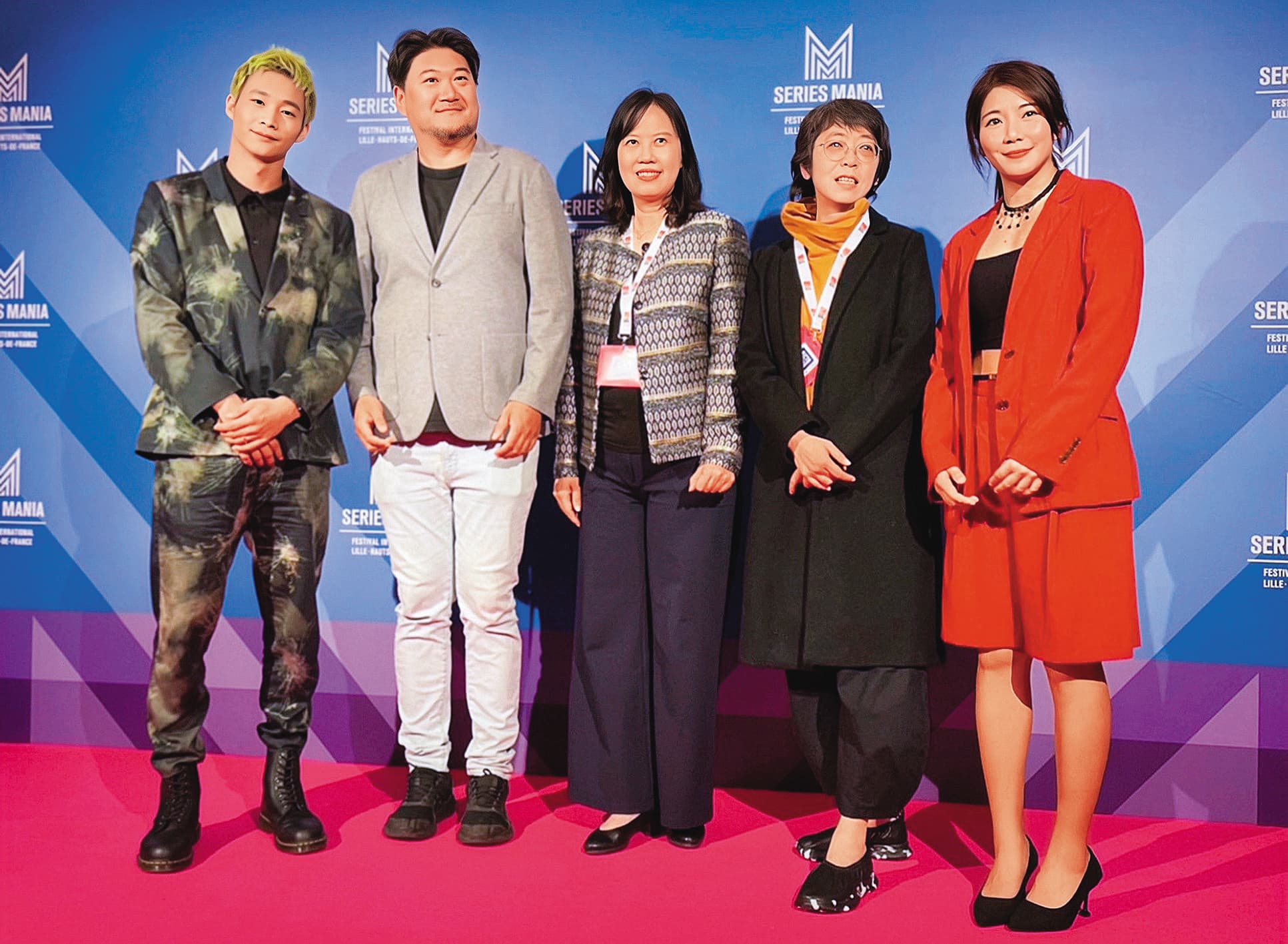演員黃冠智(左起)、導演孫介珩、公視總經理徐秋華、節目部經理於蓓華、製作人林佳儒出席法國里爾SERIES MANIA劇集展。(公視提供)
