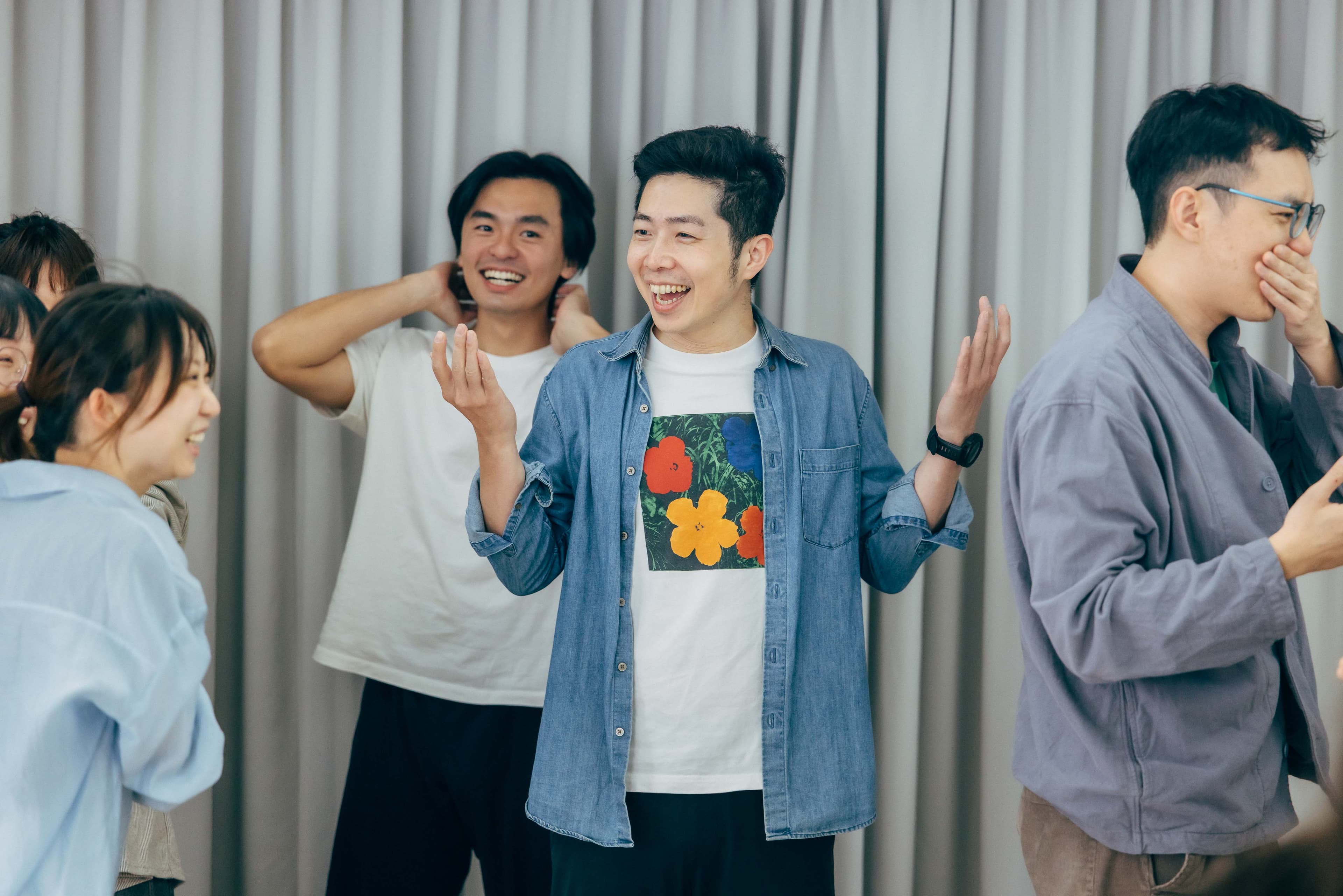 加藤拓也4月在台舉辦「台詞 Unplugged:聲音與情感的自由實驗」演員工作坊,十多名台灣演員參與交流。(四把椅子劇團提供)