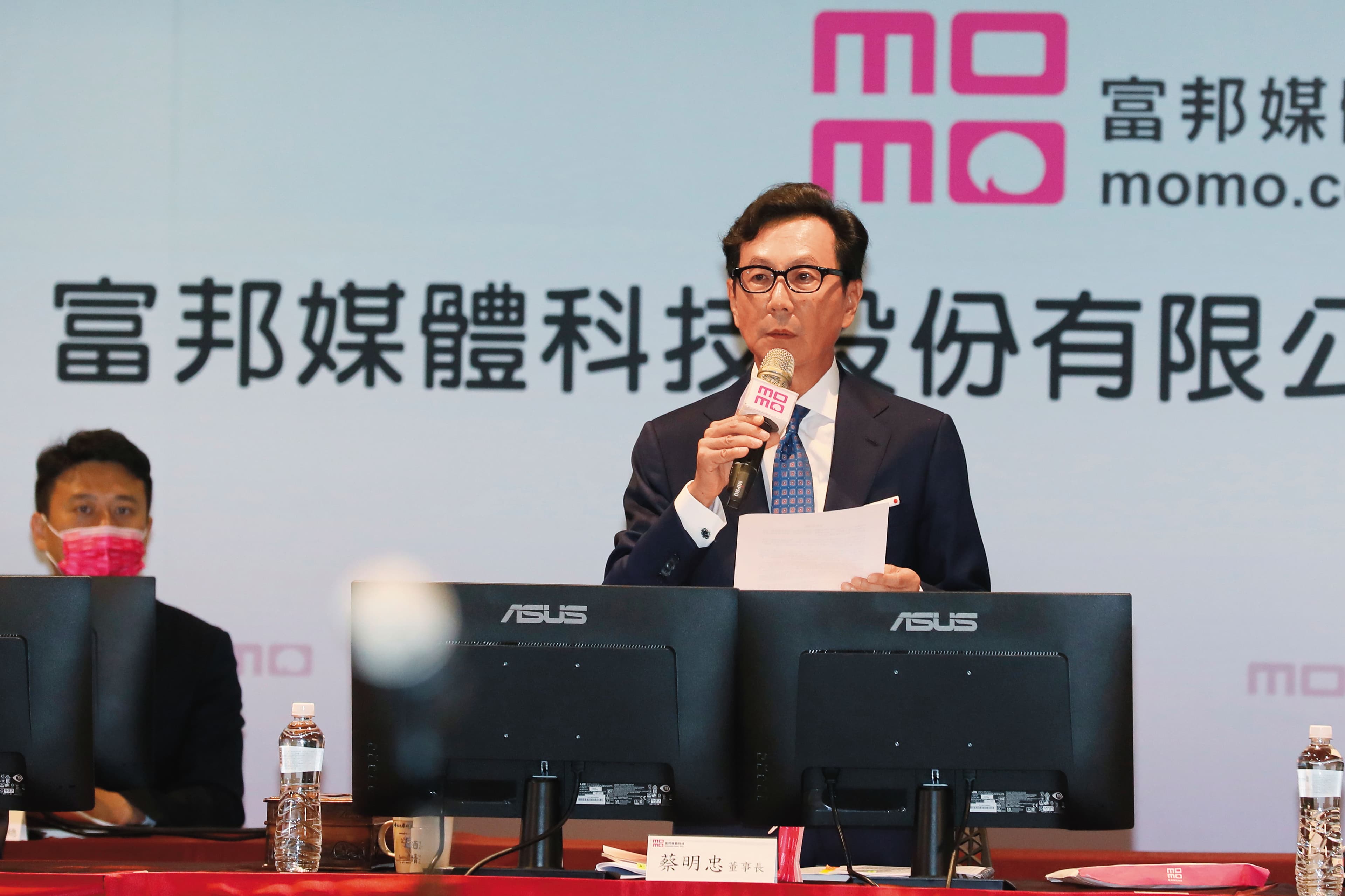 在蔡明忠帶領下,富邦媒momo去年衝出千億營收。