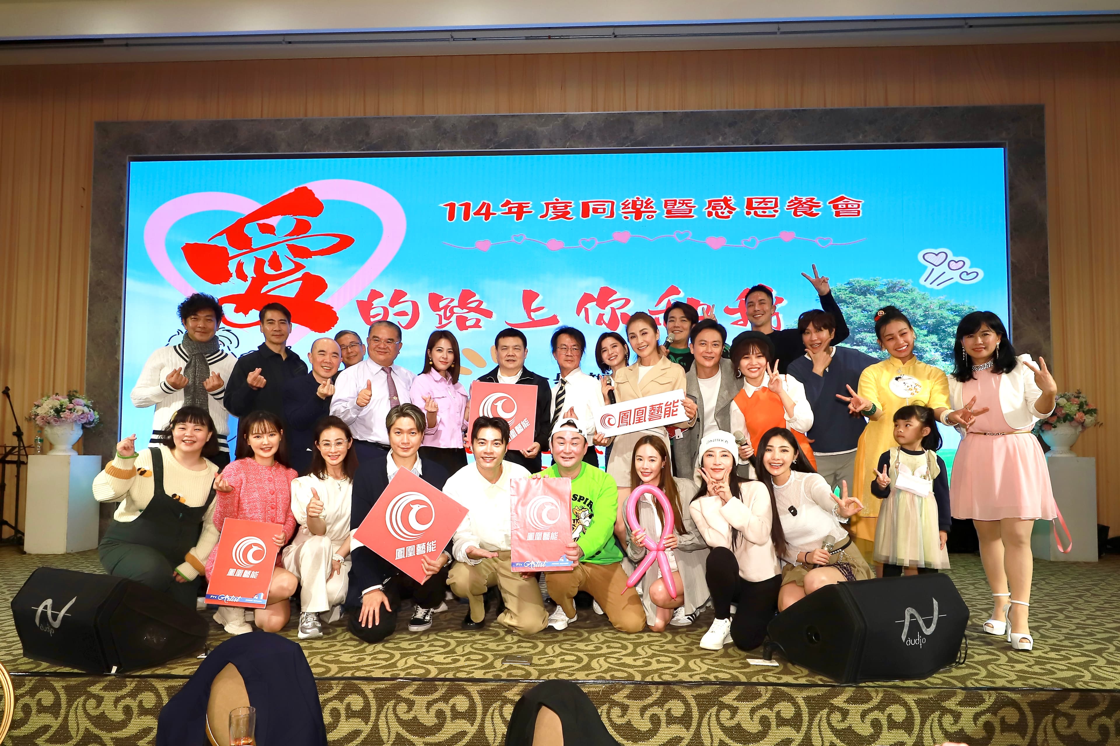 王燦、蘇晏霈、宮美樂、黃少谷等人大合照。(民視提供)