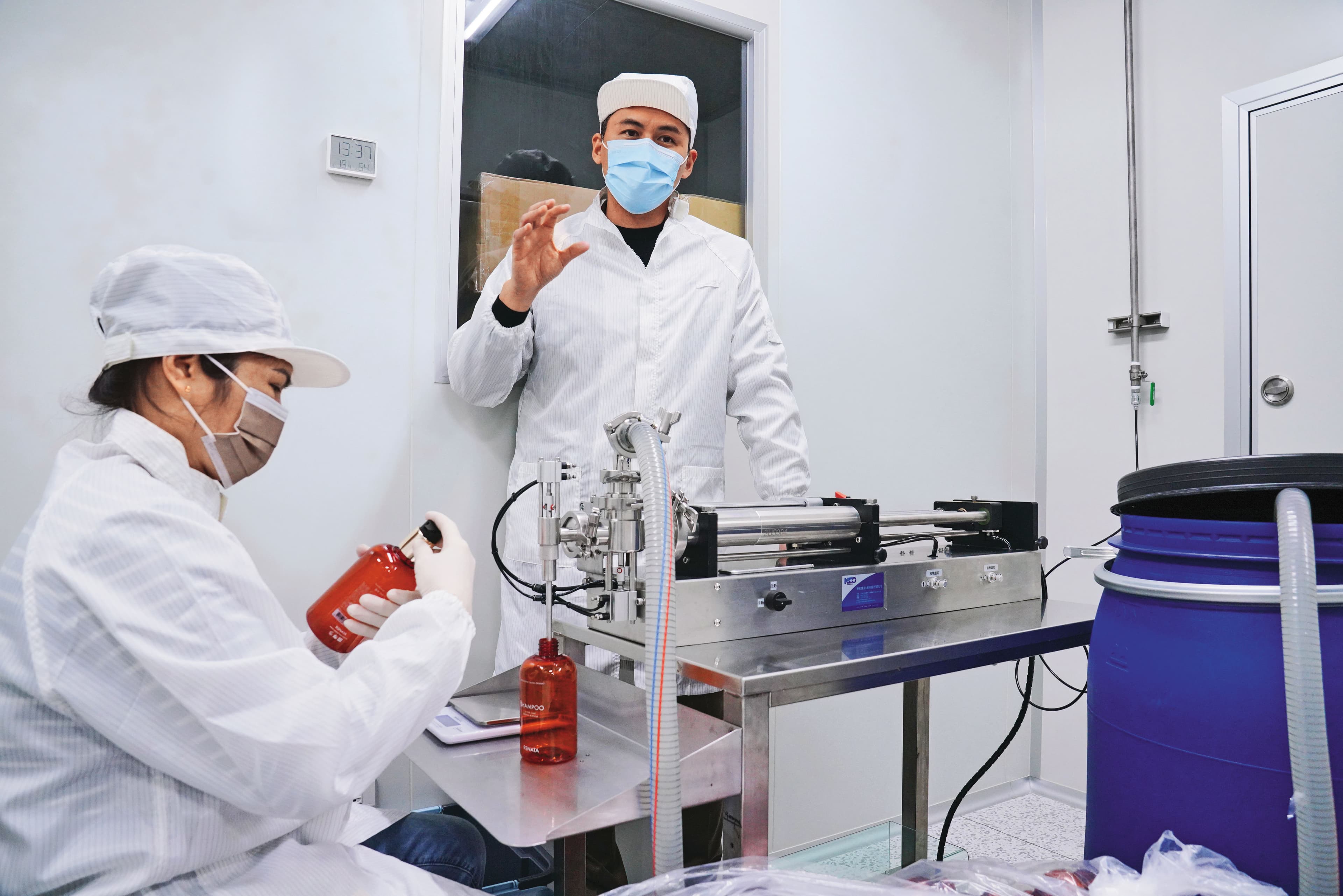 蕾娜塔位在桃園的髮品廠是GMP與ISO 22716雙認證的優良廠,全程採無塵作業。
