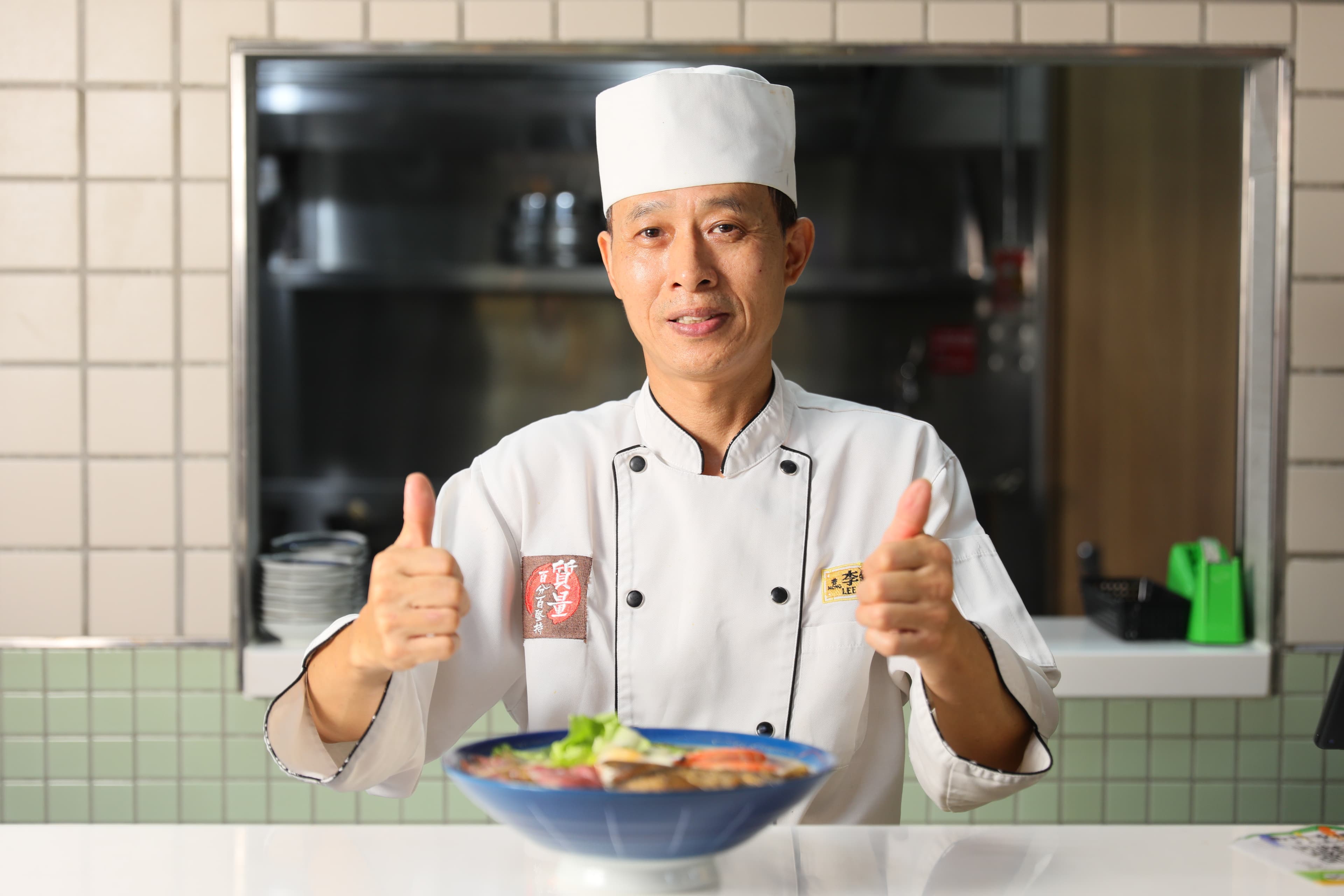 瓜瓜樂主廚戴萬財早年曾待過樂馬大飯店的的喜相逢酒樓,是廚藝精湛的老師傅。
