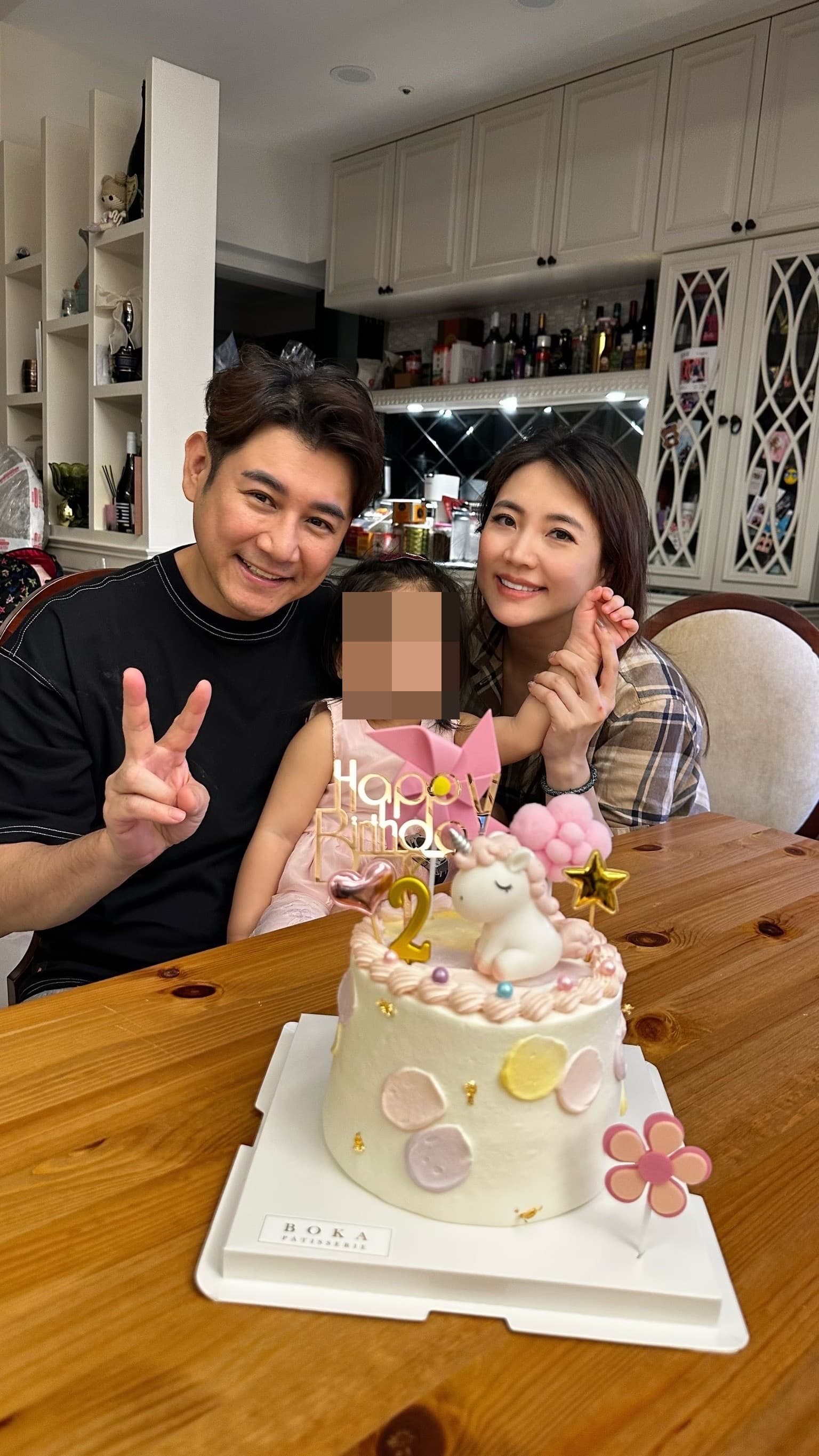陳熙鋒8點檔《愛的榮耀》暫時休息,帶老婆女兒在台灣旅行,準備迎接二寶。(民視提供)