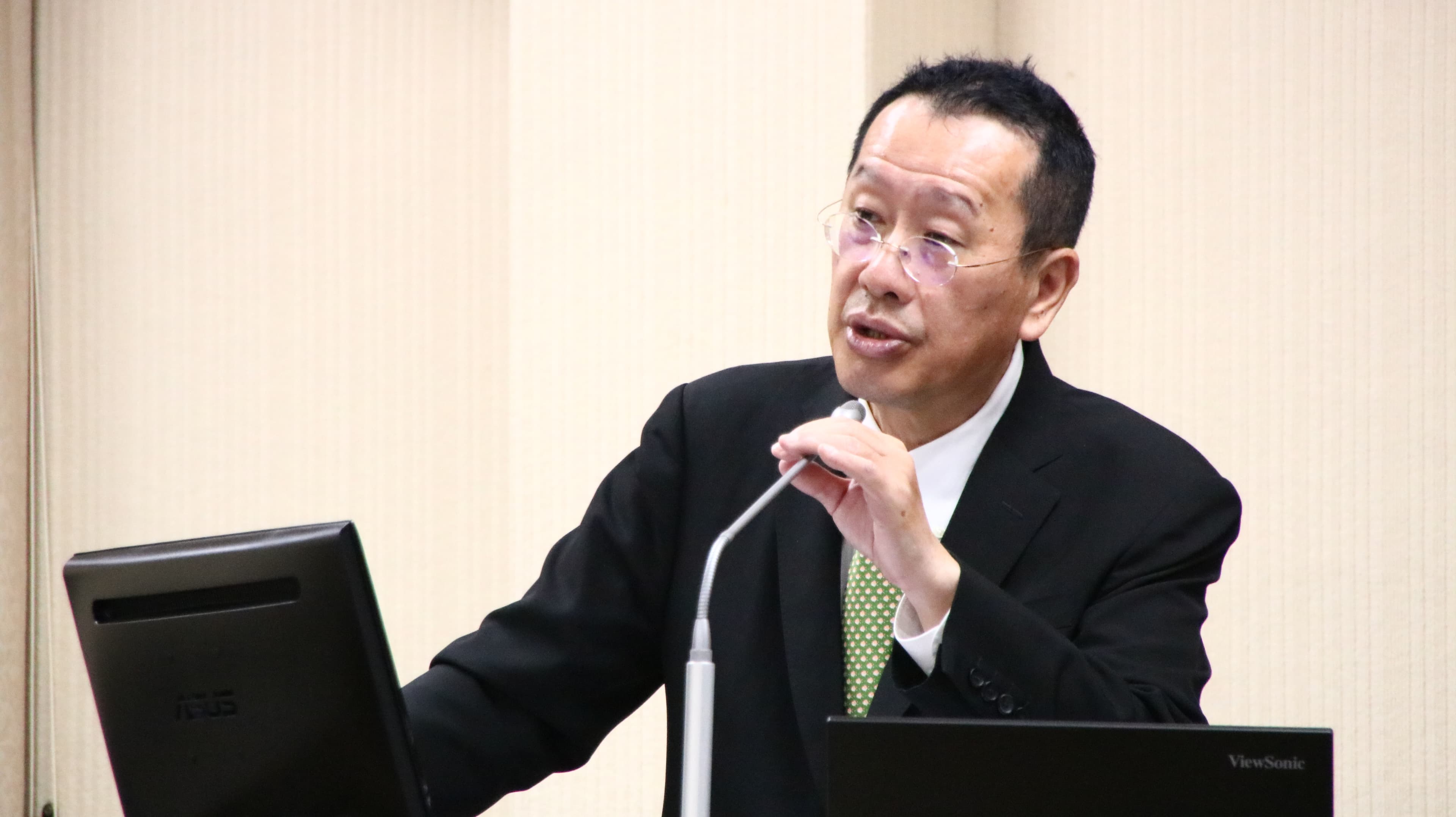 國防部長顧立雄允諾將強化應處措施。(洪申翰辦公室提供)