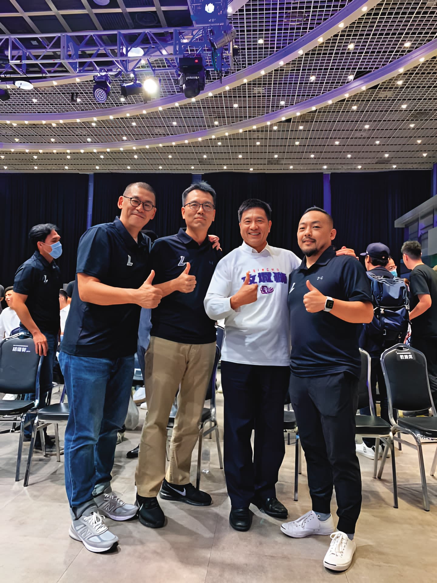友達董事長彭双浪以基金會名義包場攻城獅的比賽做公益。(翻攝胡瓏智臉書)