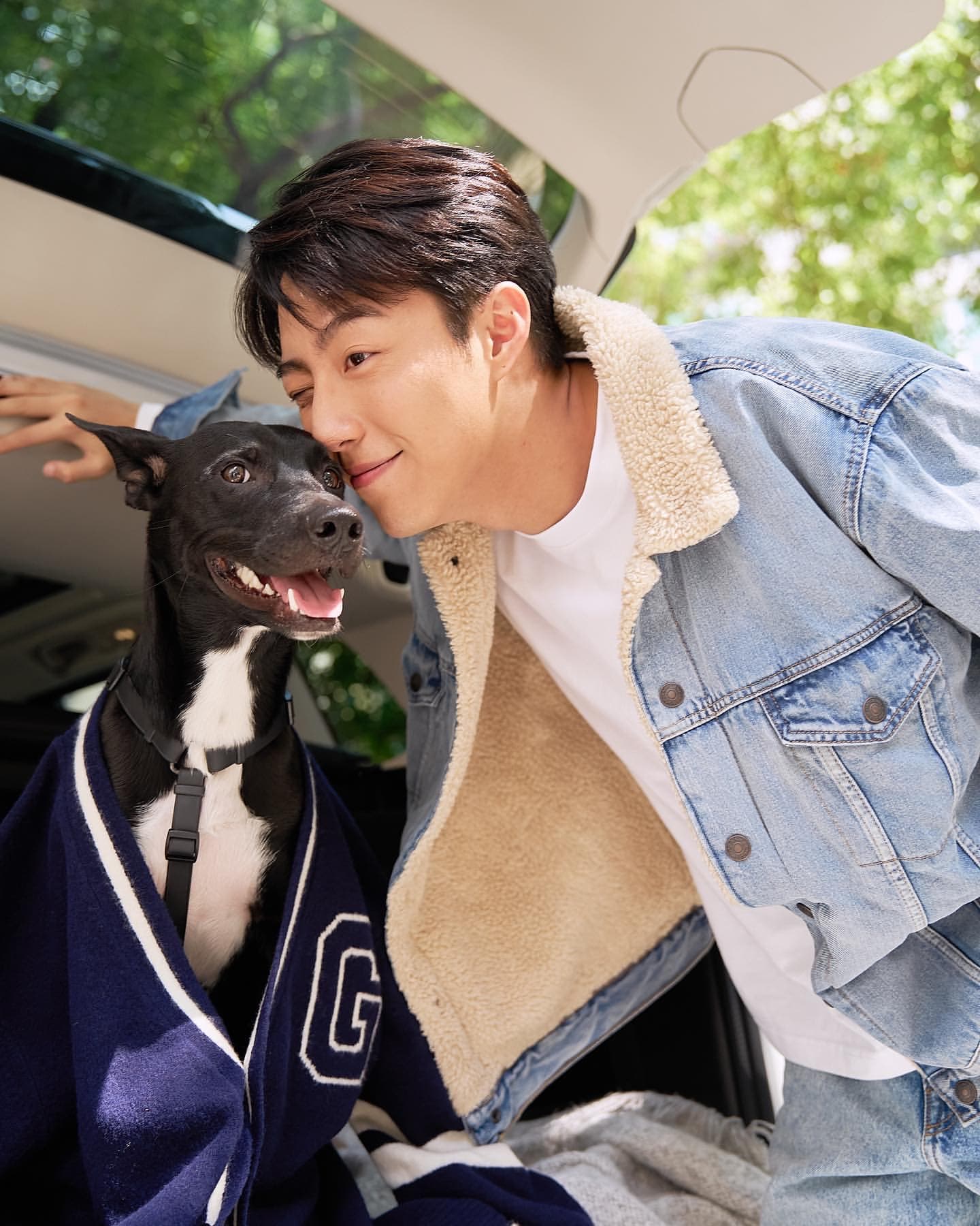 蔡凡熙在人生低潮時遇到可愛的愛犬Amo。(OWNDAYS提供)