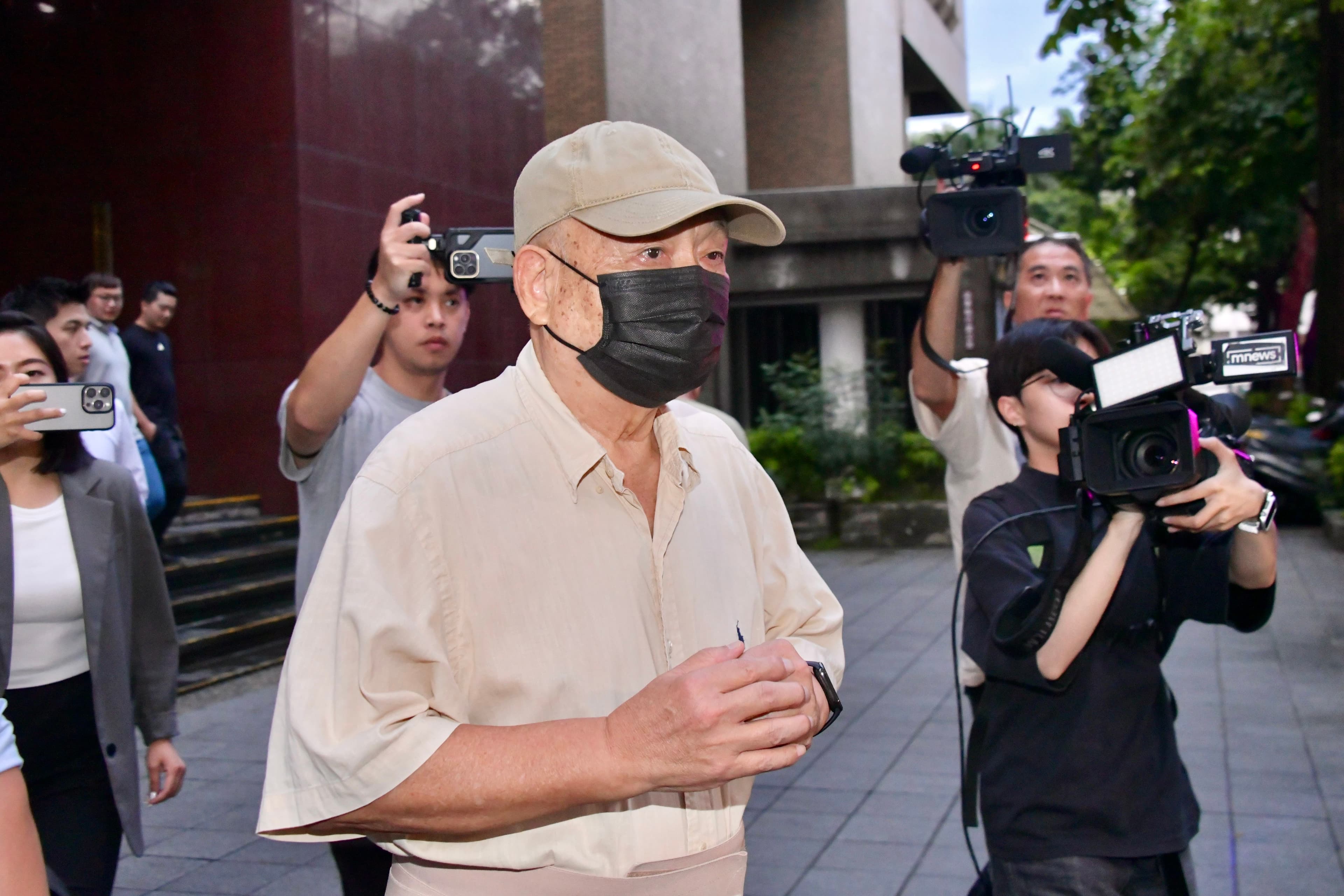 朱亞虎曾任北市府兵役局長,後於威京集團子公司鼎越開發擔任董事長。