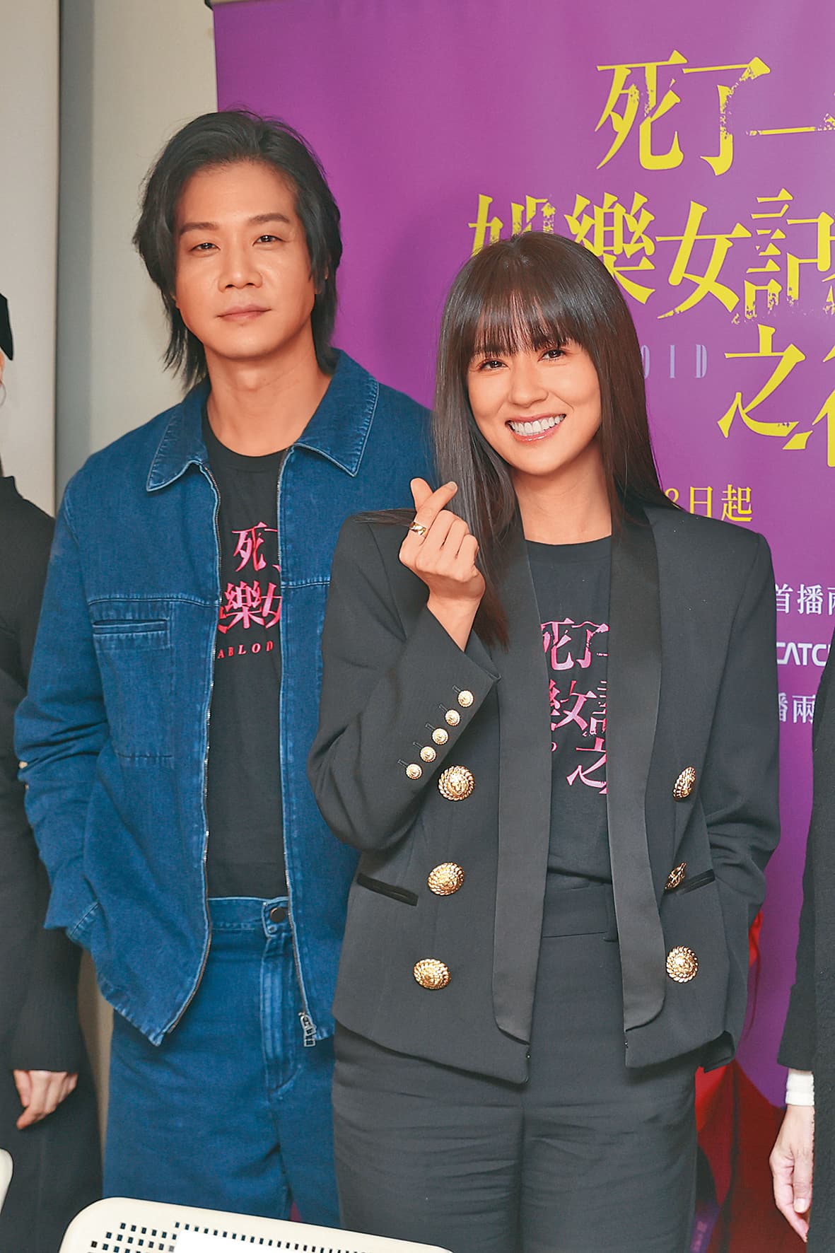 薛仕凌(左)在《死了一個娛樂女記者之後》扮演狗仔記者,演技備受肯定。右為林予晞。