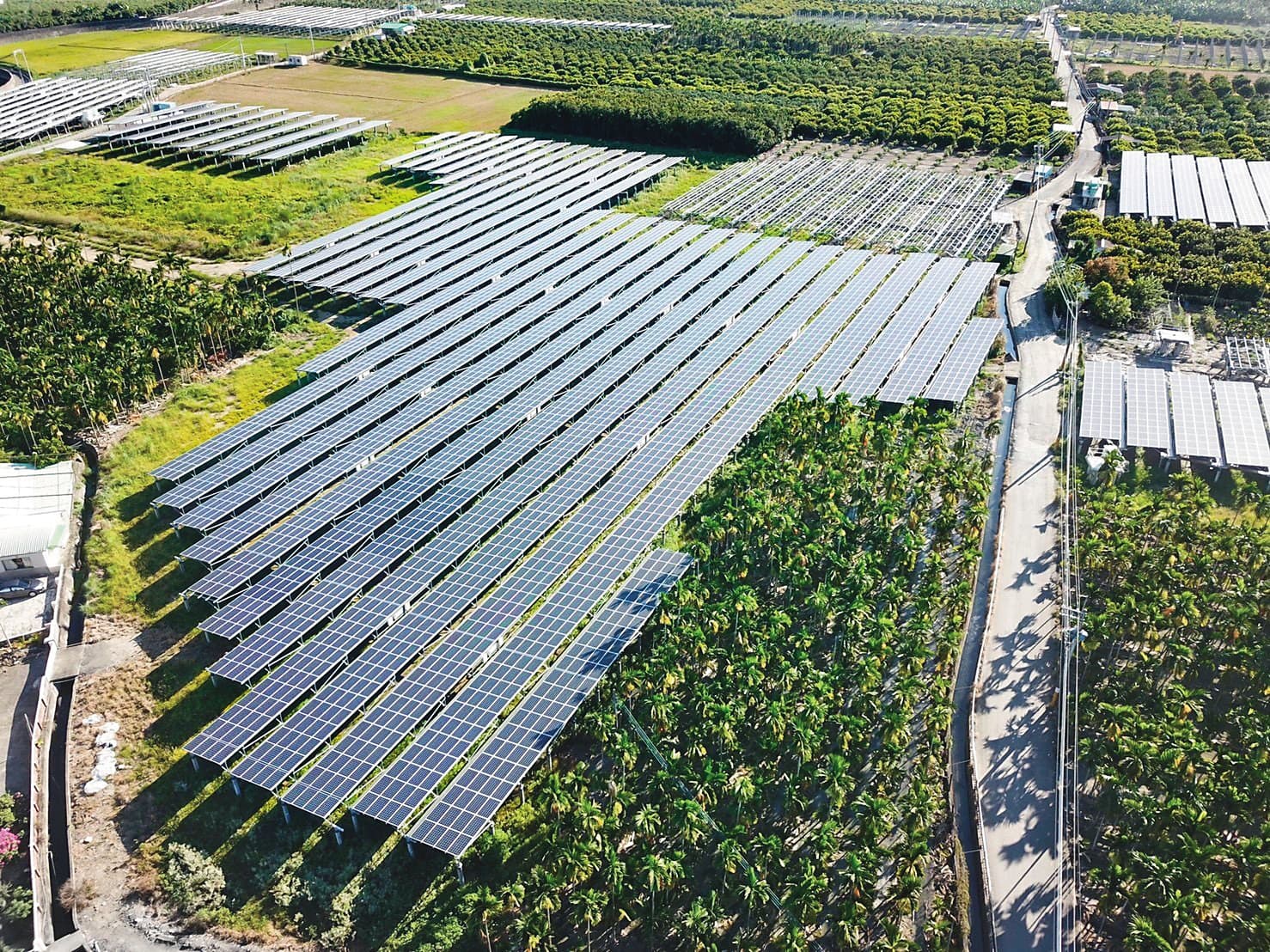 力暘能源集團被控涉嫌以不實文件規避「小二甲」農地變更種電的禁令。(翻攝力暘能源臉書)