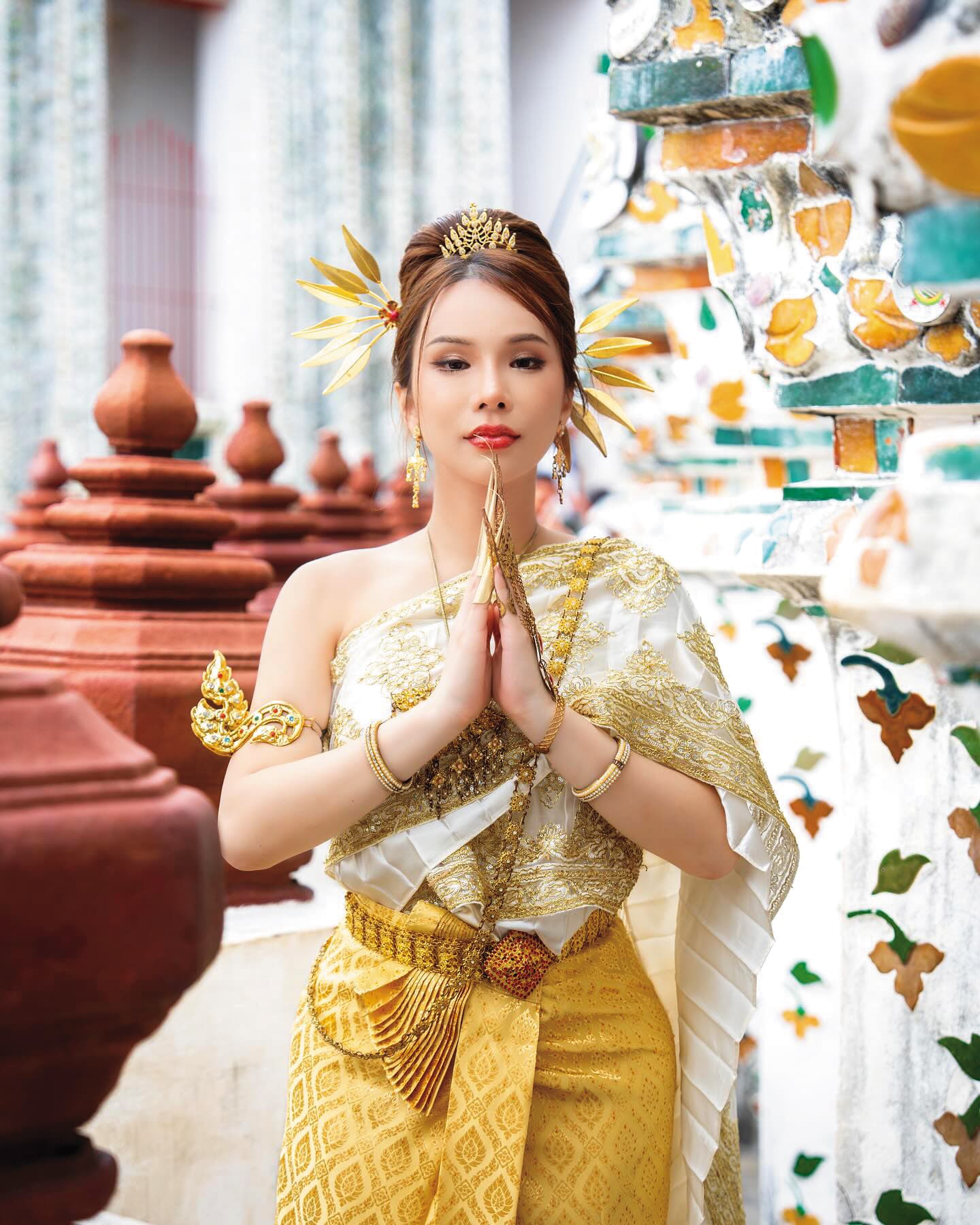 小A辣在泰國拍了一系列美照,透露常有男生前來搭訕。(翻攝自小A辣臉書)