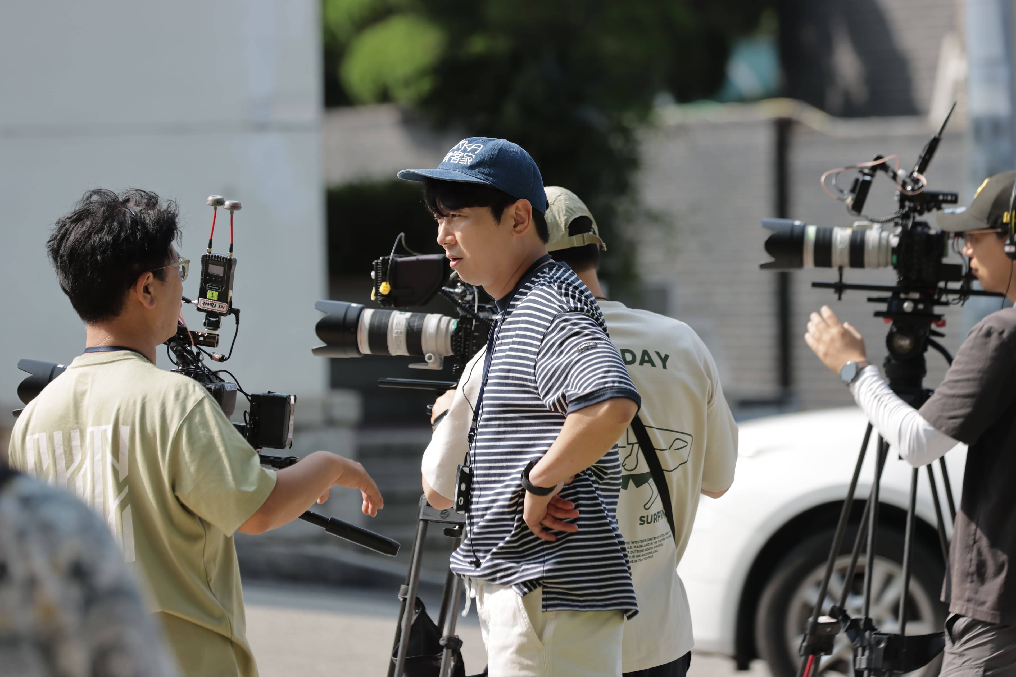 韓國導演李珍赫(中)來台拍攝期間對台灣團隊的付出感謝不已,也大讚温昇豪雨與江宏傑等人非常善良體貼。(客家電視台提供)