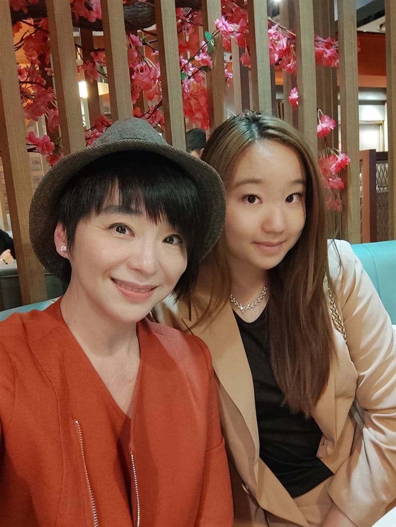 張珮珊和女兒模樣神似。(金星提供)