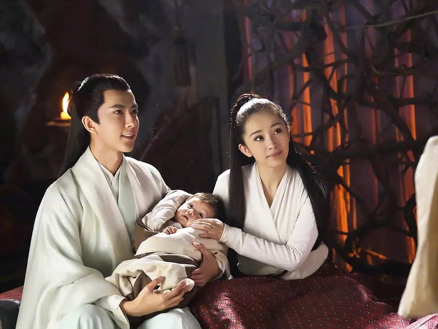 曾與于朦朧合作《三生三世十里桃花》的楊冪,得知噩耗後也在社群平台發文悼念。(翻攝自微博新浪娛樂)
