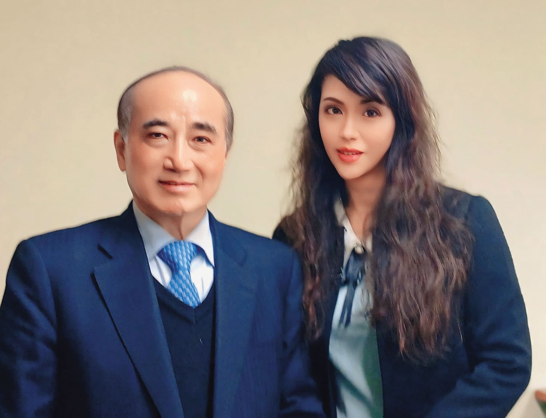 廖雨詩(右)將與王金平(左)合照貼在臉書上,突顯政界人脈。(翻攝廖雨詩臉書)