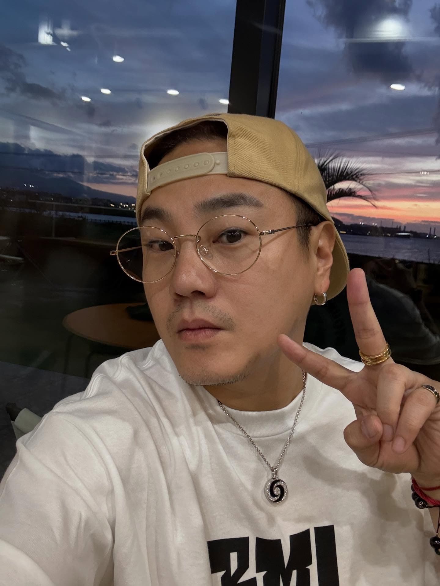 綠茶曾因喝醉在聚會上失控大嗆庹宗康,事後得知自己的言行才驚覺闖禍,公開流淚道歉。(翻攝綠茶IG)