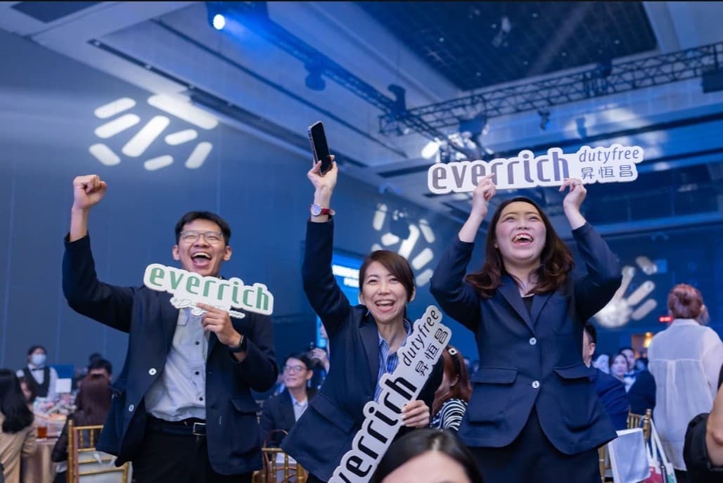 昇恆昌將持續與全體同仁並肩前行,為旅客帶來更具溫度的旅遊零售服務體驗。(昇恆昌免稅商店提供)