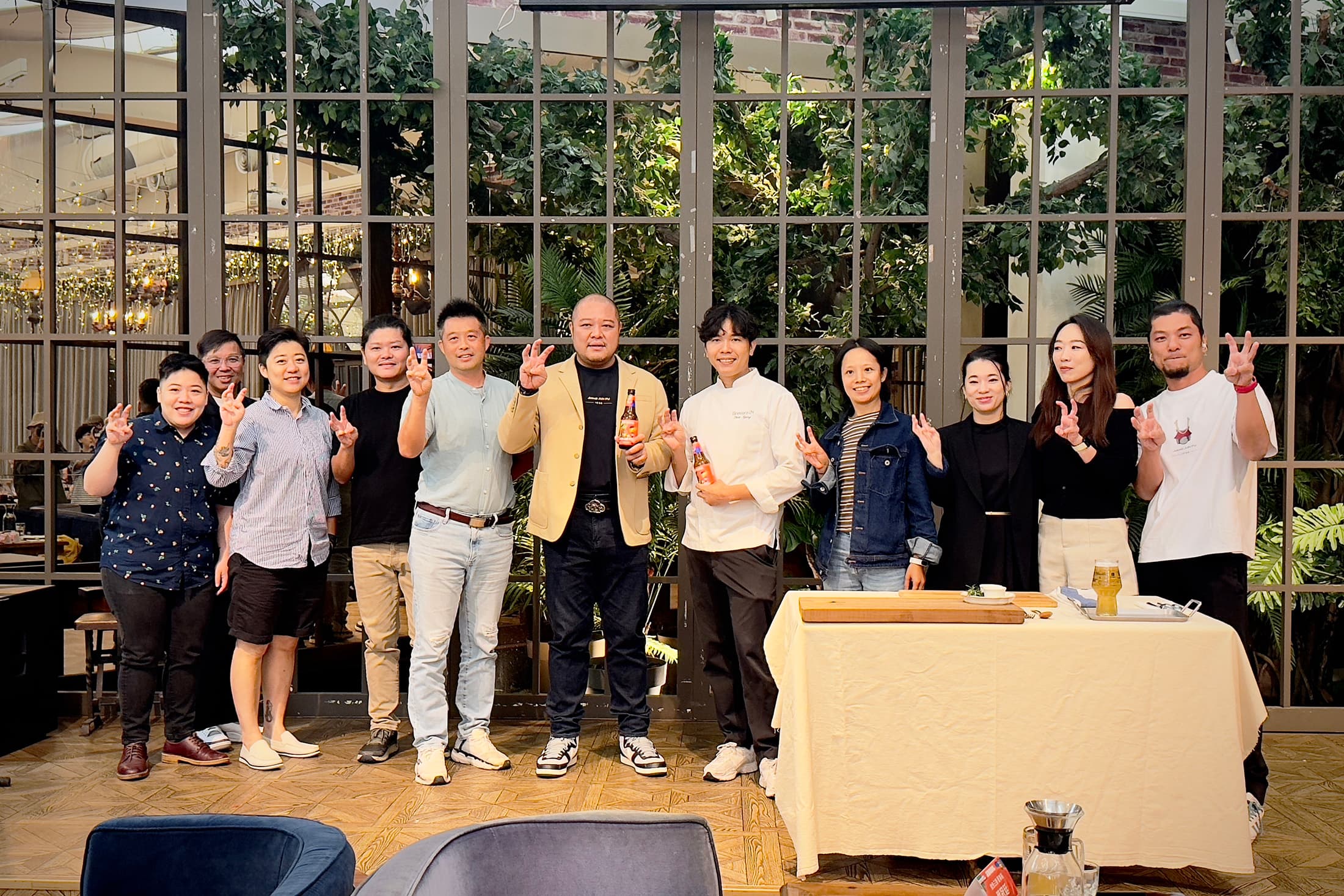 金色三麥特別製作的《花東秘境指南》,網羅31間花東優質店家名單,內容涵蓋吃喝玩樂與住宿。