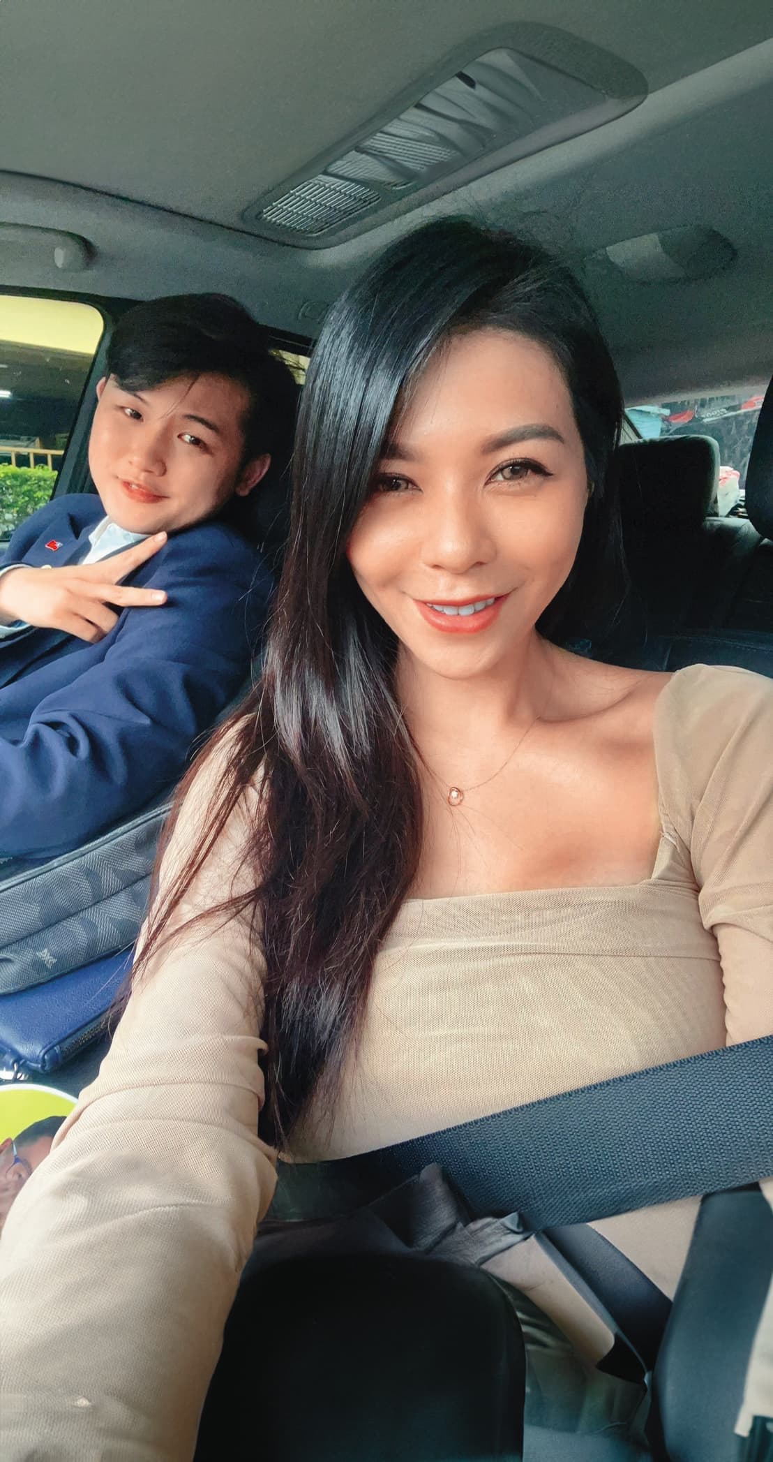 曾是梁軒安(左)旗下女藝人的Rina(右),上週對梁軒安提告性侵,指稱他利用職務之便侵犯自己。(Rina提供)