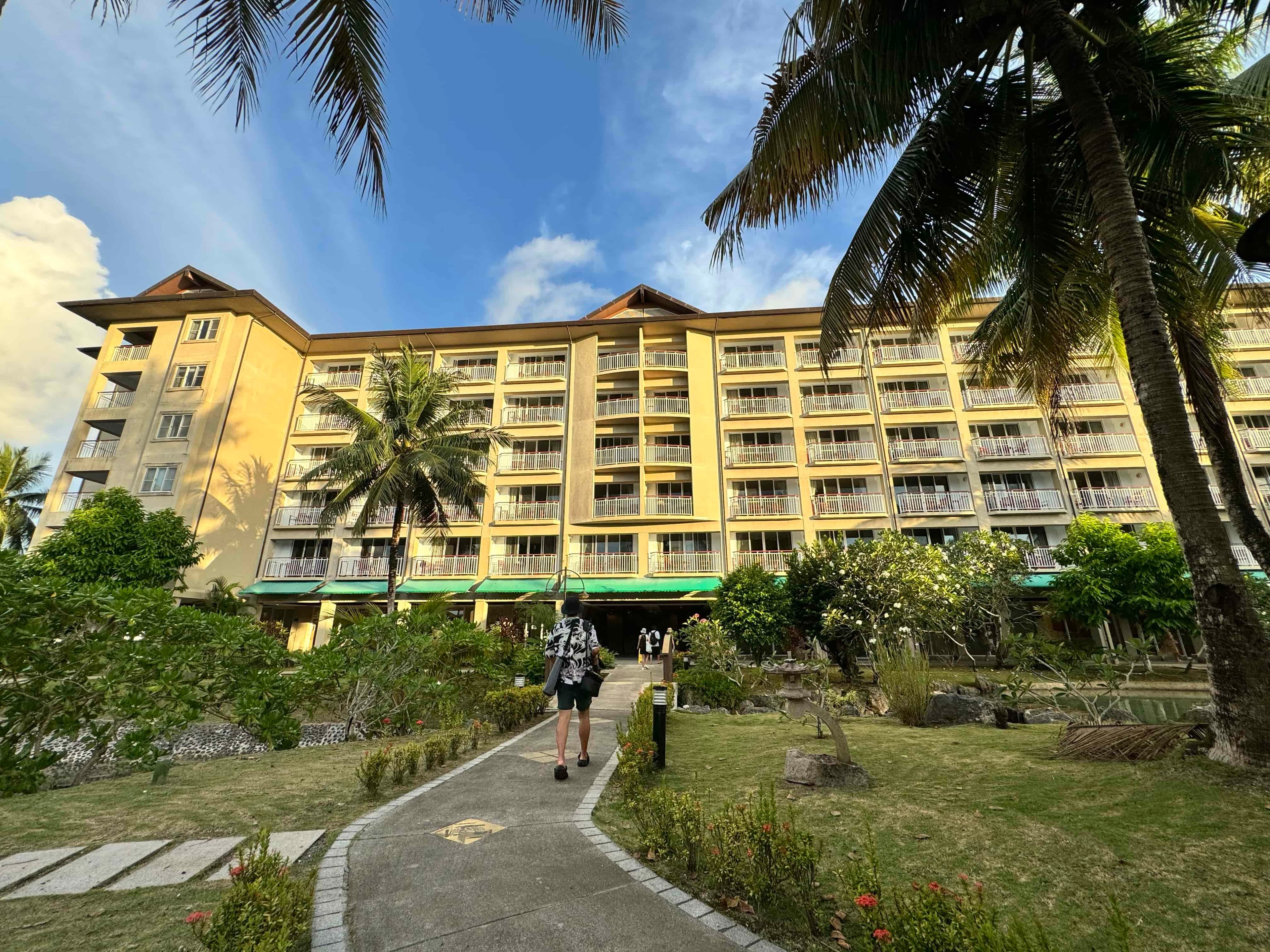 日航連鎖的「帛琉老爺大酒店」(Palau Royal Resort)的建築設計與服務帶給旅客精緻不失親民的感受。