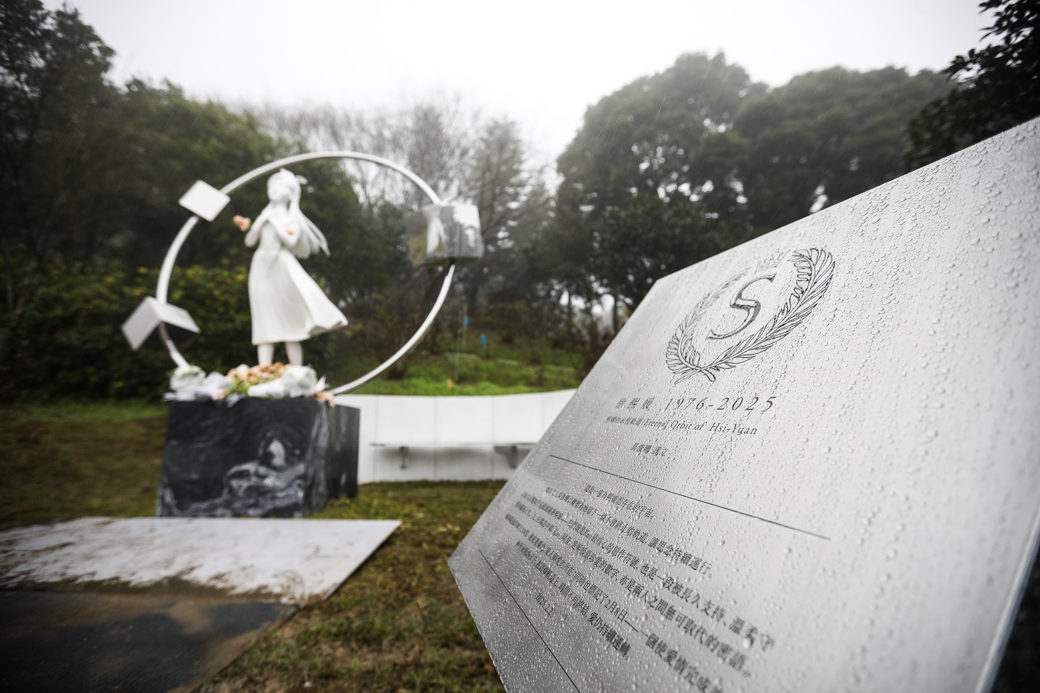 大S追思雕塑由具俊曄親自設計,展現他對妻子的深切思念。(鏡報提供鄒保祥攝)