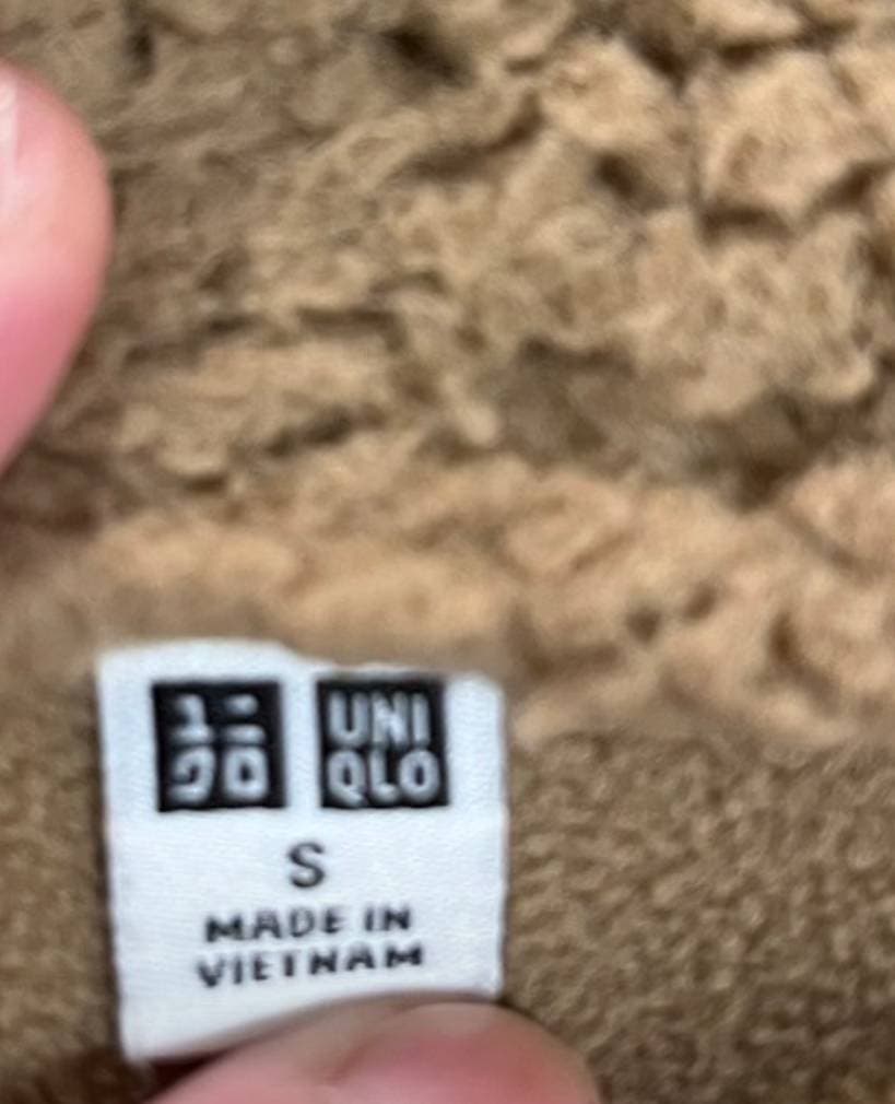 貴婦奈奈身穿日系UNIQLO的平民大衣接受本刊採訪,並非網紅所稱要價10萬元的max mara大衣。