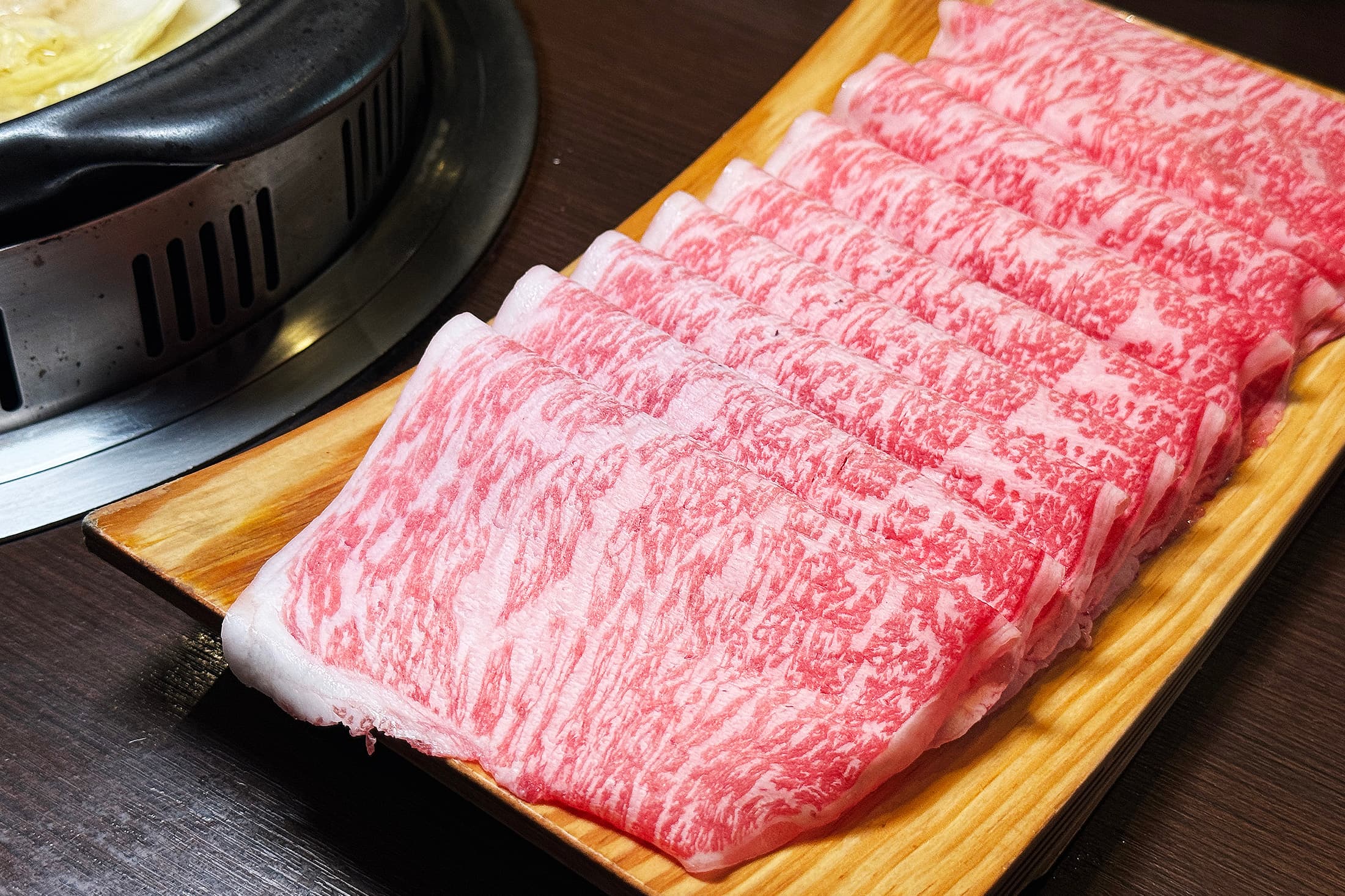 今年升級的火鍋食材日本A5和牛肉盤也是無限量供應。