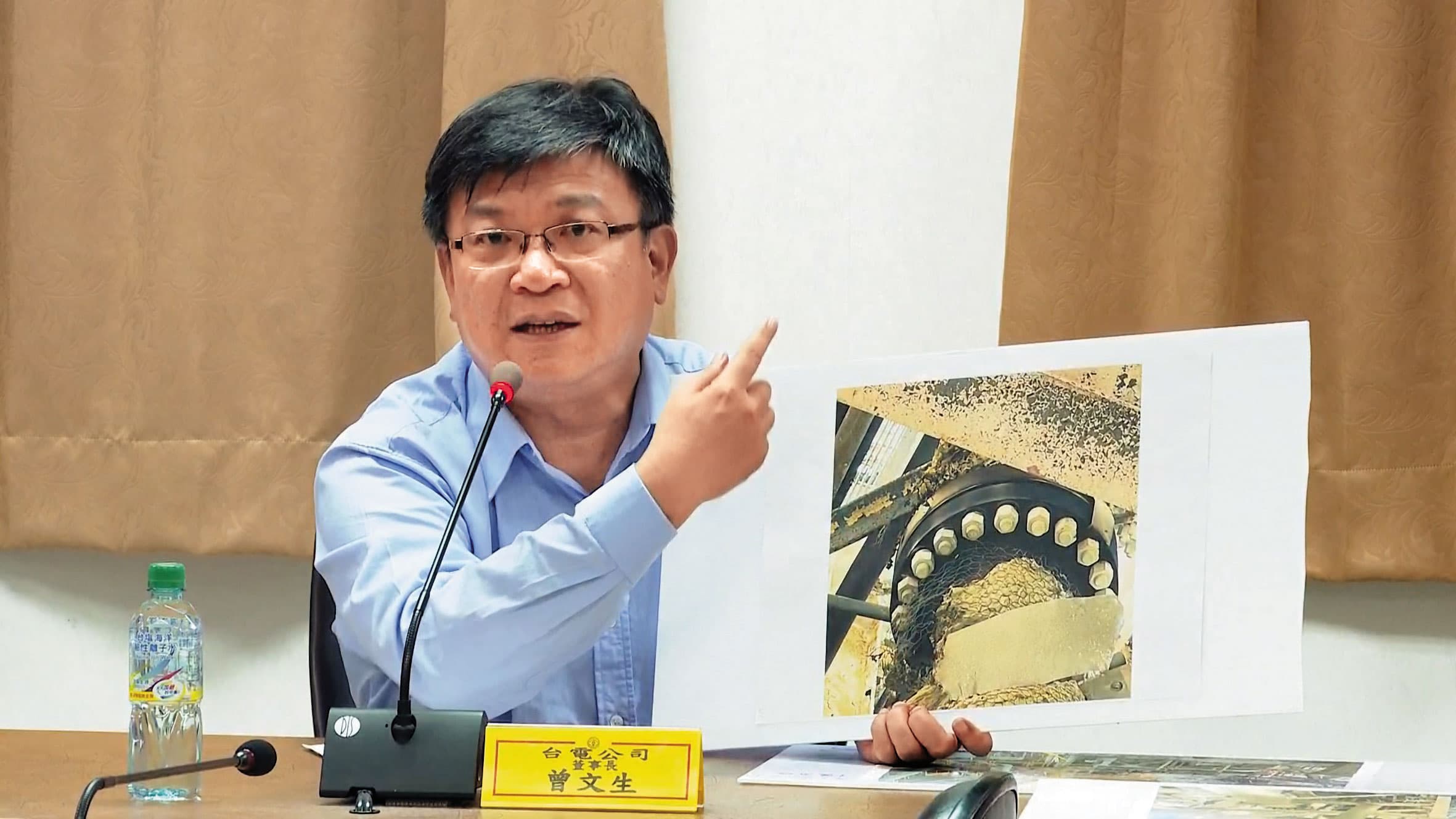 台電董事長曾文生指出火災是法蘭(flange)漏氣惹禍。(鏡新聞提供)