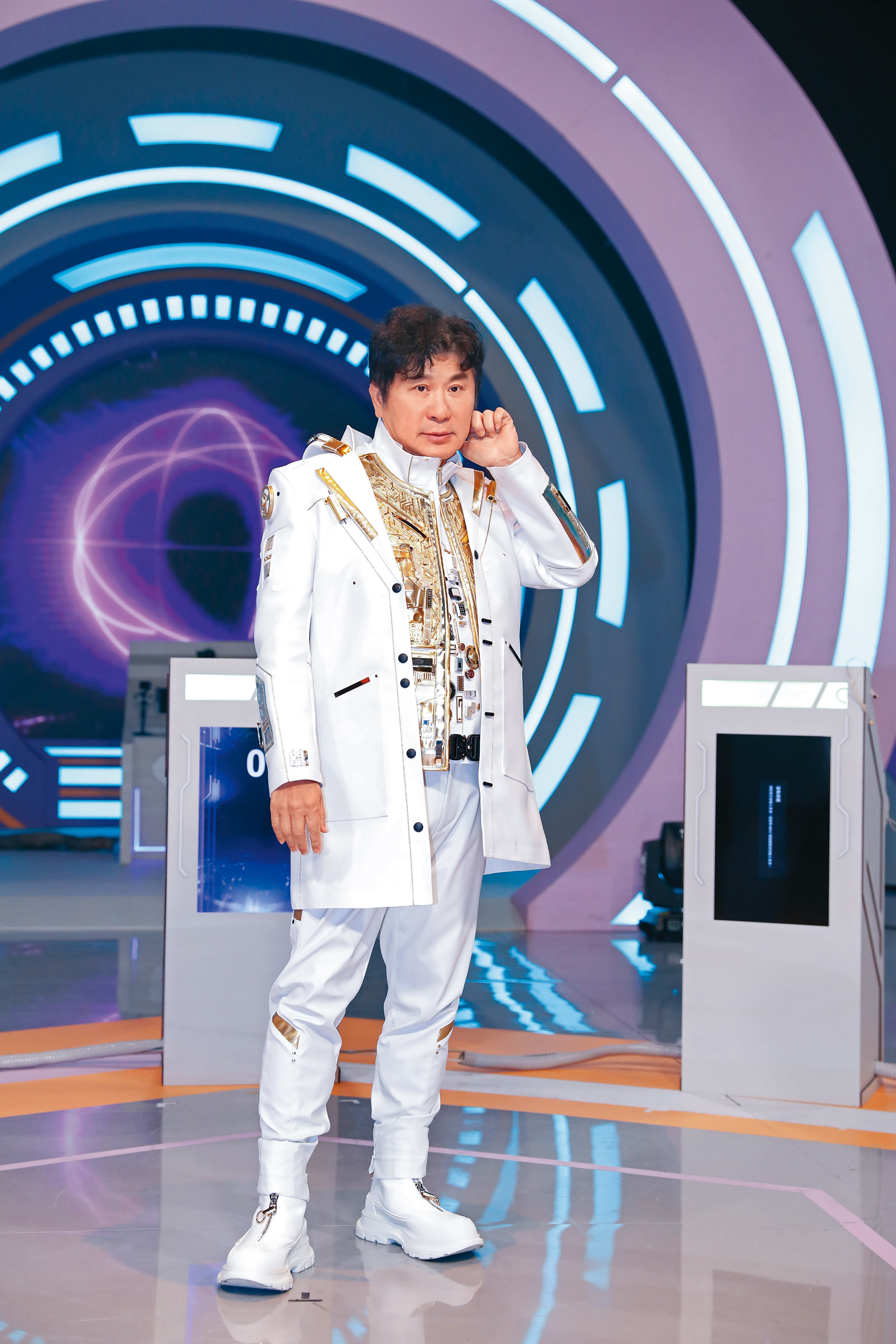 胡瓜去年風光入主TVBS,主持《拜託ATM》,但不到1年就遭砍。