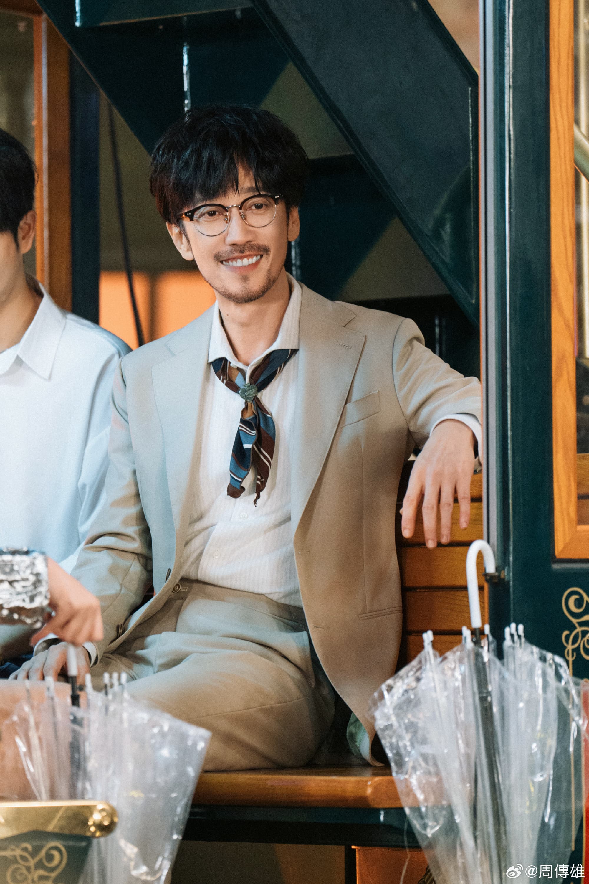 寫情歌出名的周傳雄原來對於各種命理術數相當倚賴,也成為人生指引,研究紫微斗數長達15年以上。(周傳雄微博)