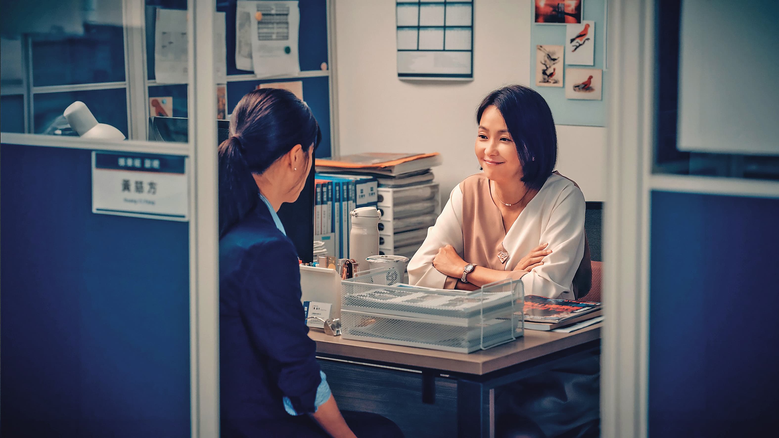 在影集《死了一個娛樂女記者之後》,六月客串演出週刊主管角色。(翻攝自蔡君茹六月臉書)