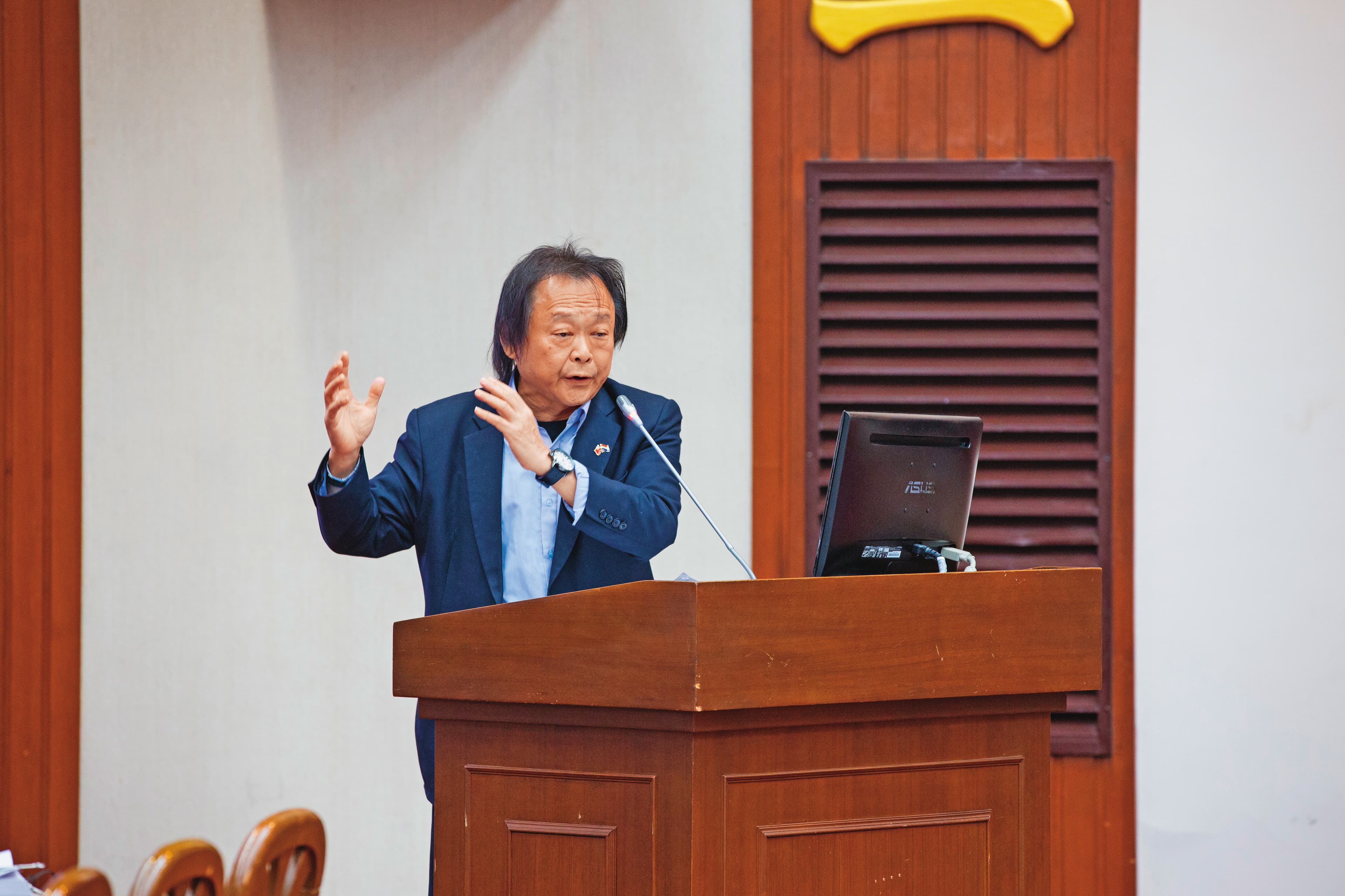 執政黨表決屢居劣勢,王世堅(圖)建議別一再跟在野黨硬碰硬,獲得吳秉叡贊同。