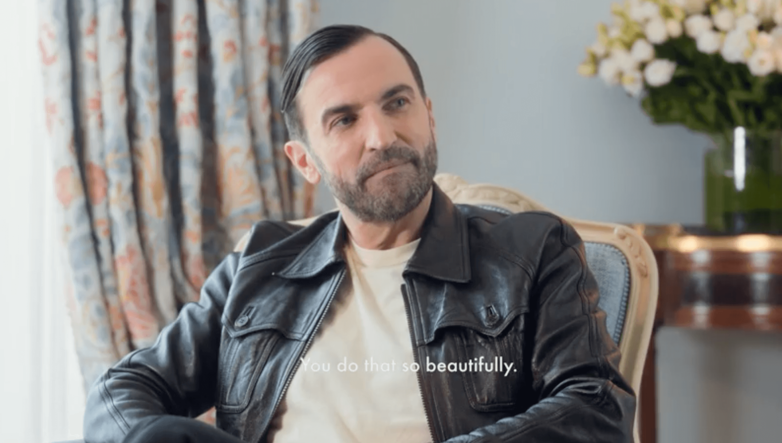 Nicolas Ghesquière表示從來沒有製作過這樣的系列內容,回味一下過去,感覺很特別。翻攝自路易威登YouTube)