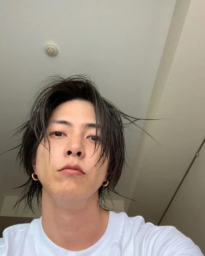 山下智久2020年帶未成年嫩模到高級酒店開房間,被經紀公司暫停演藝活動。(翻攝自山下智久IG)