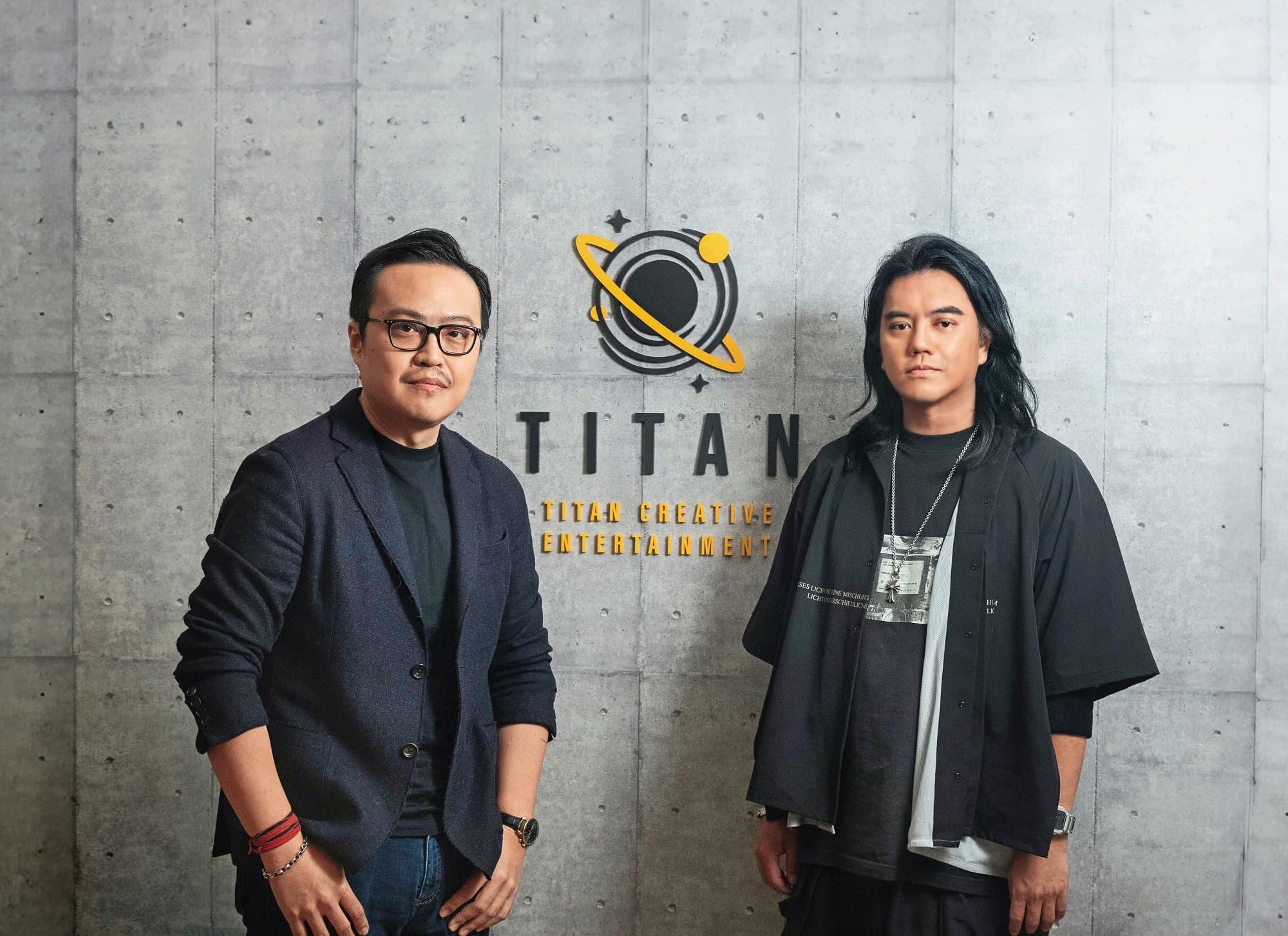 製作人暨總導演陳彥銘(右)與監製蔡勝哲(左)4年前攜手合組泰坦星文創。