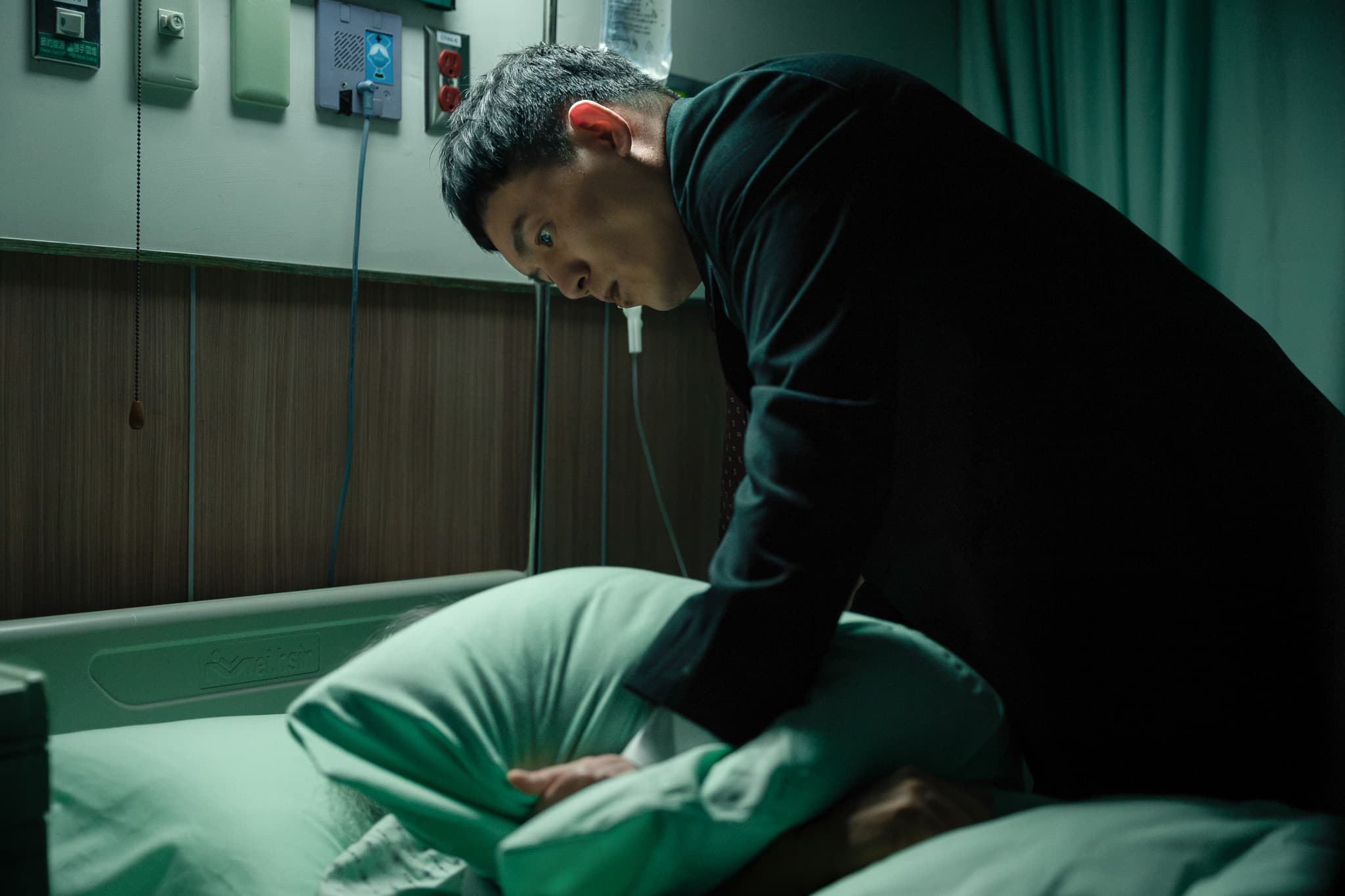 春風在《死亡賭局》中的角色難以定義是好人或壞人。(英傑哆影業提供)