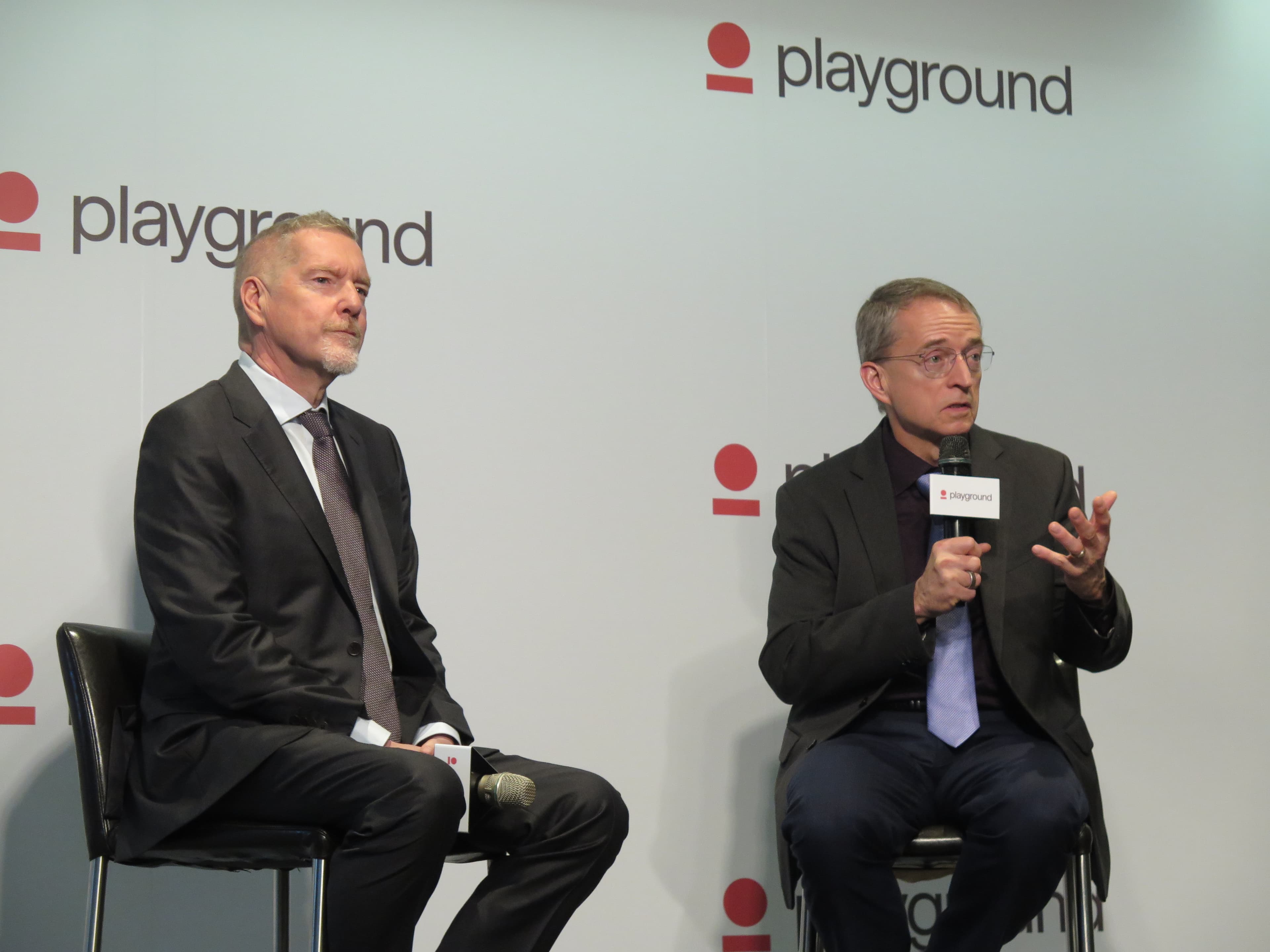 左為Playground Global 合夥人 Peter Barrett,右為Pat Gelsinger。